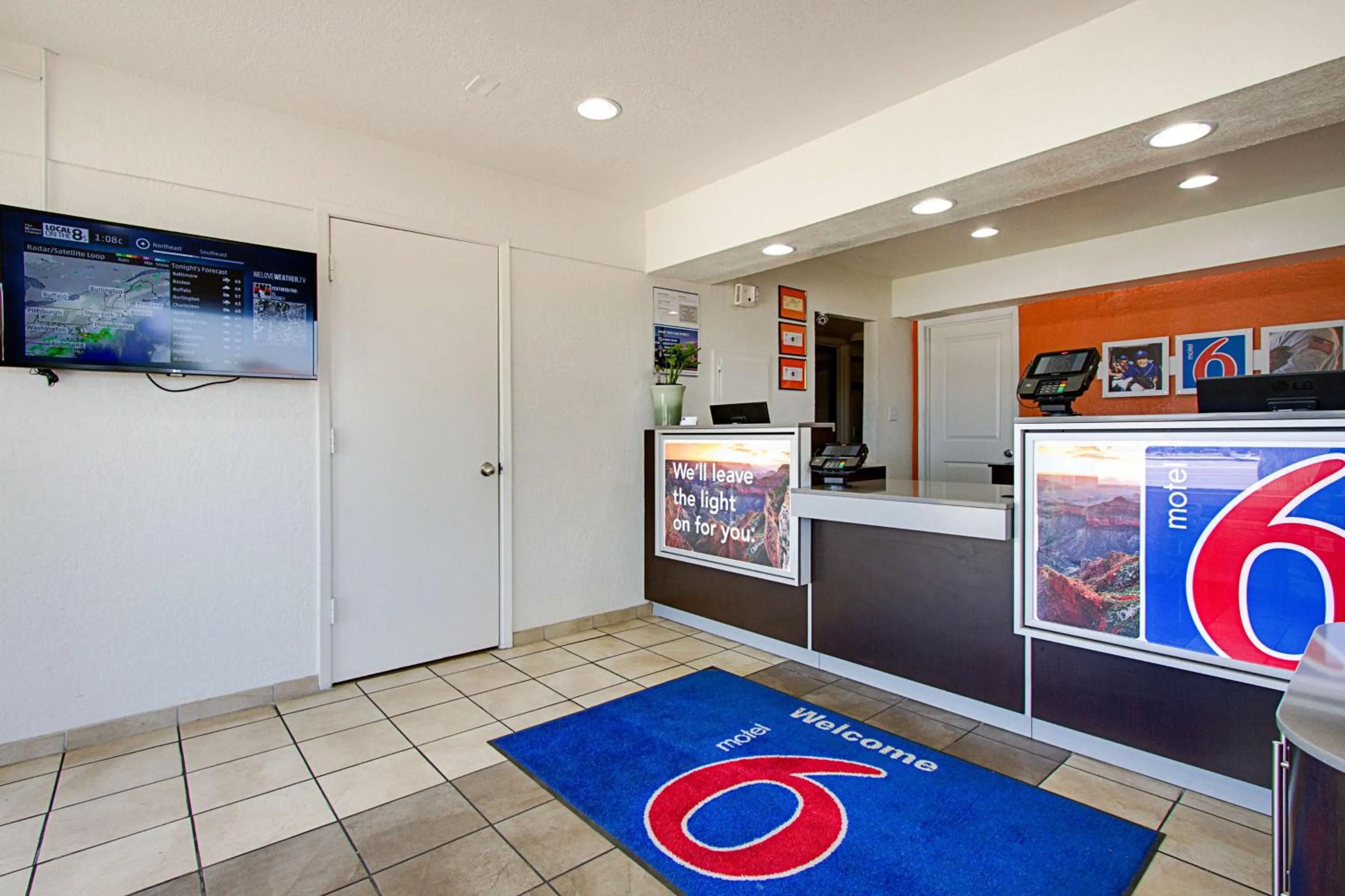 TV and multimedia in Motel 6-Tempe, AZ - Scottsdale South