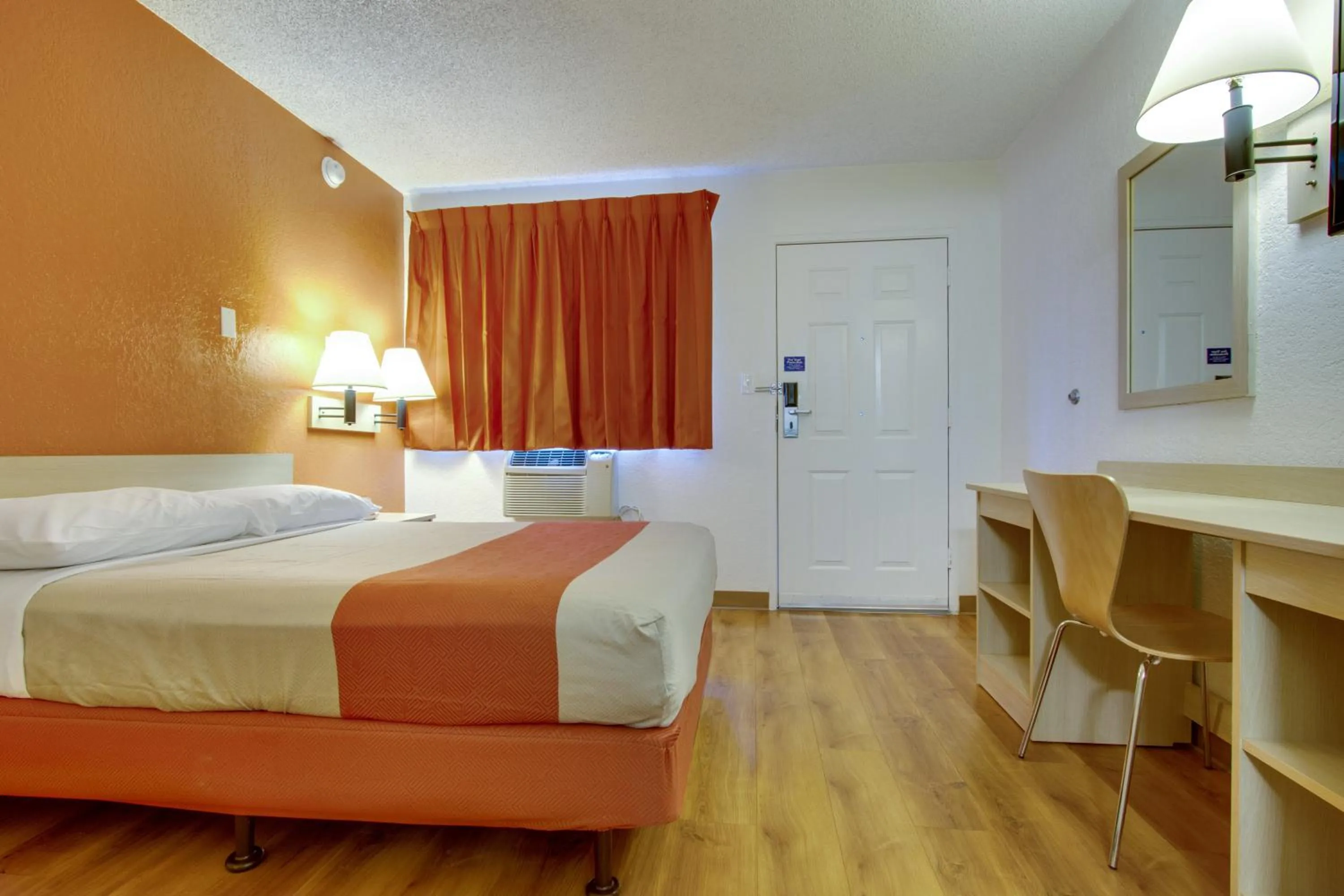 Bedroom, Bed in Motel 6-Tempe, AZ - Scottsdale South