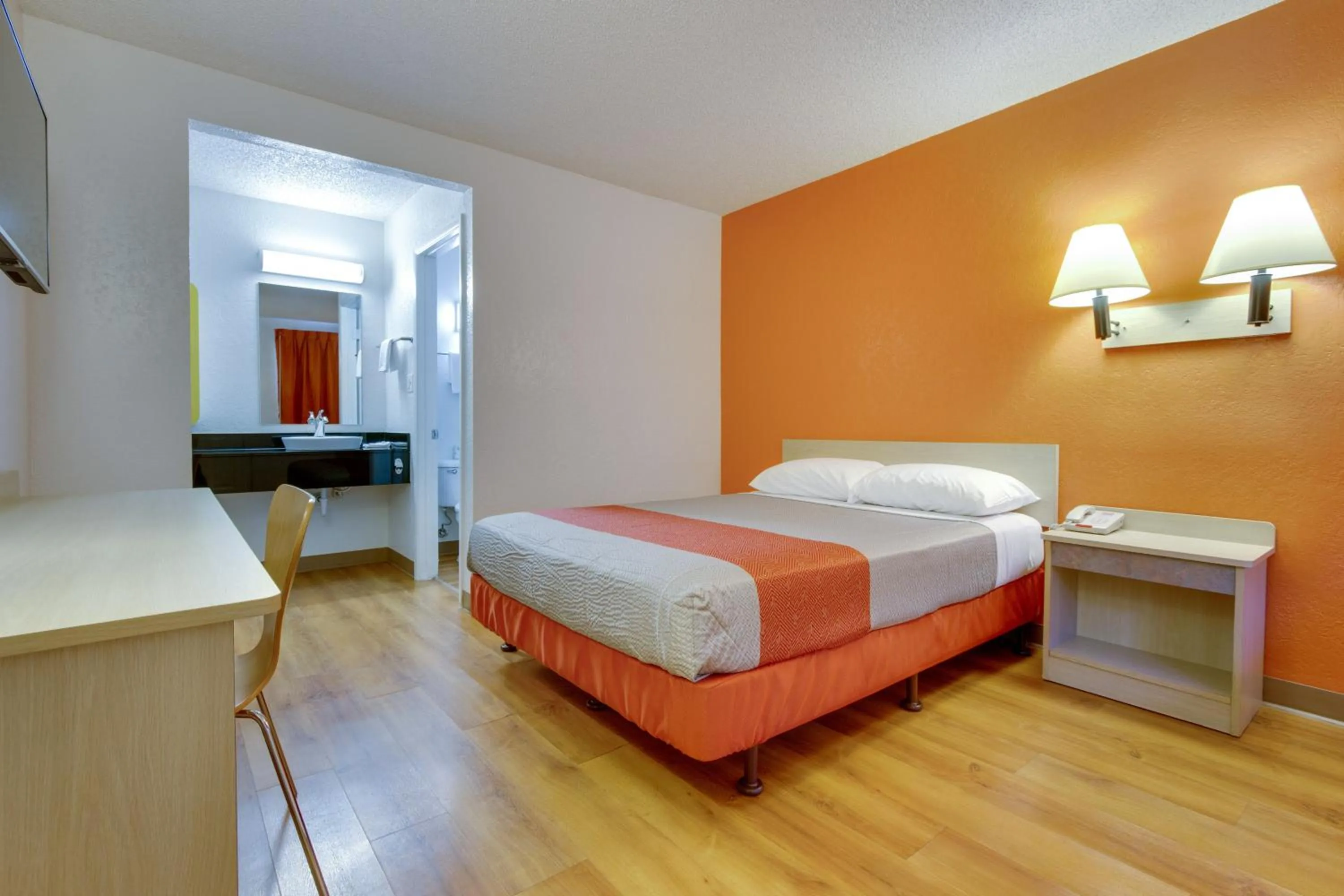 Bedroom, Bed in Motel 6-Tempe, AZ - Scottsdale South