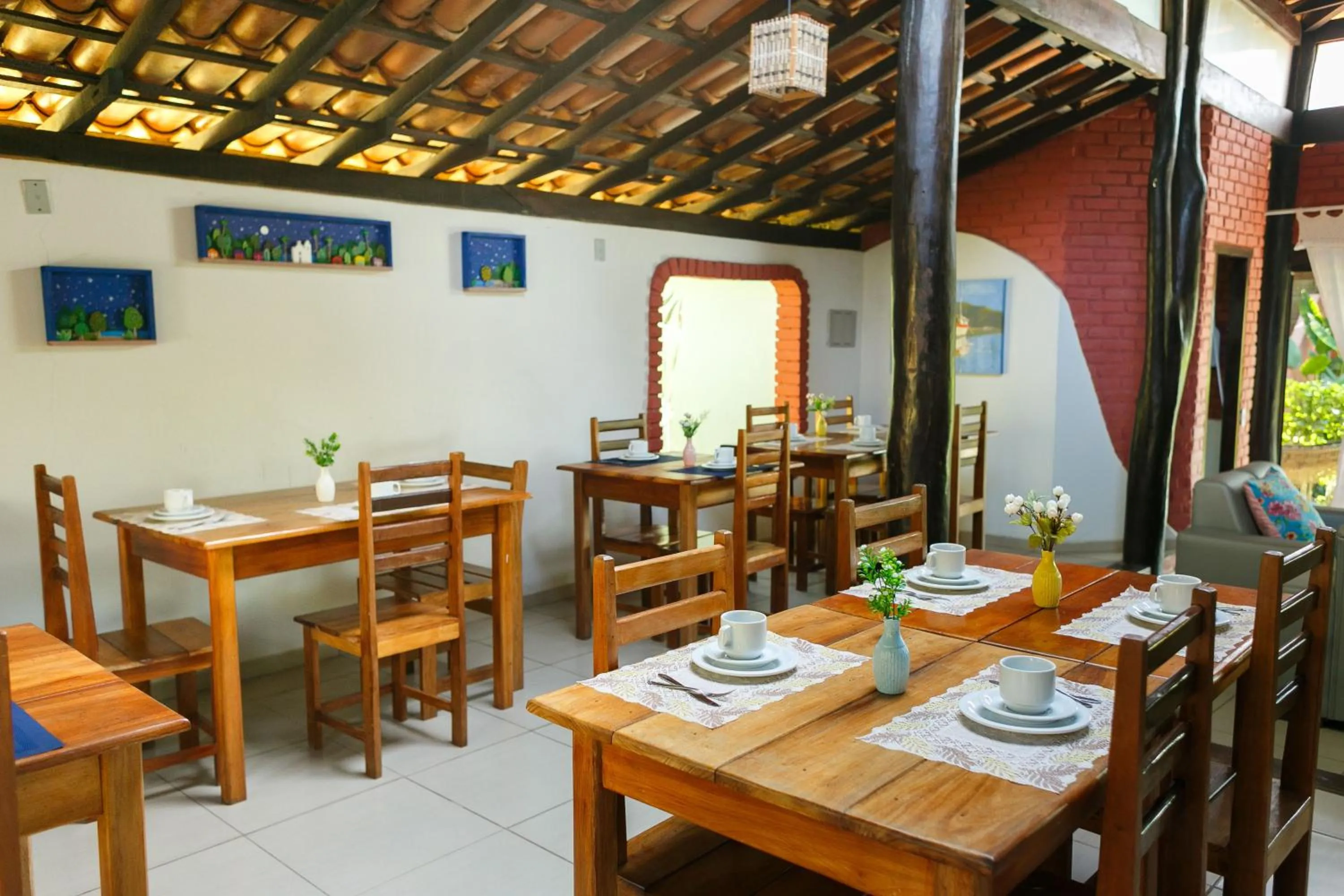 Restaurant/places to eat in Pousada Tropicália