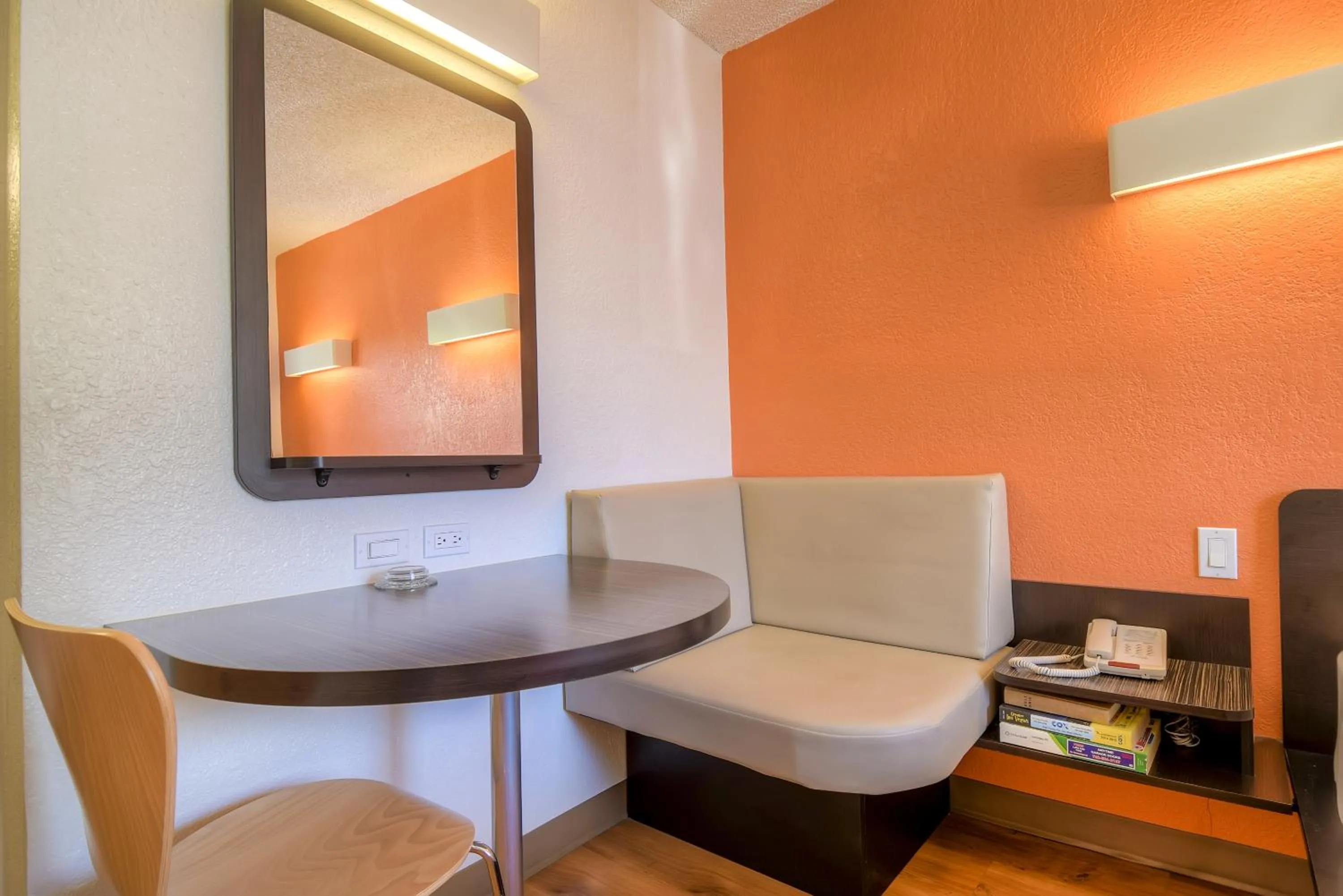 Seating area in Motel 6 Las Vegas, NV – I-15 Stadium