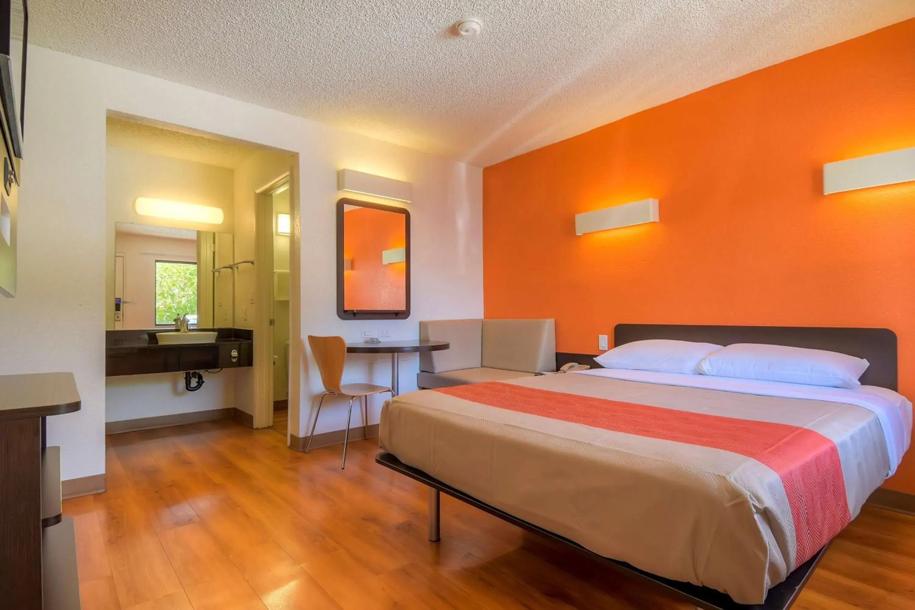 King Room - Non-Smoking in Motel 6 Las Vegas, NV – I-15 Stadium King Room - Non-Smoking in Motel 6 Las Vegas, NV – I-15 Stadium