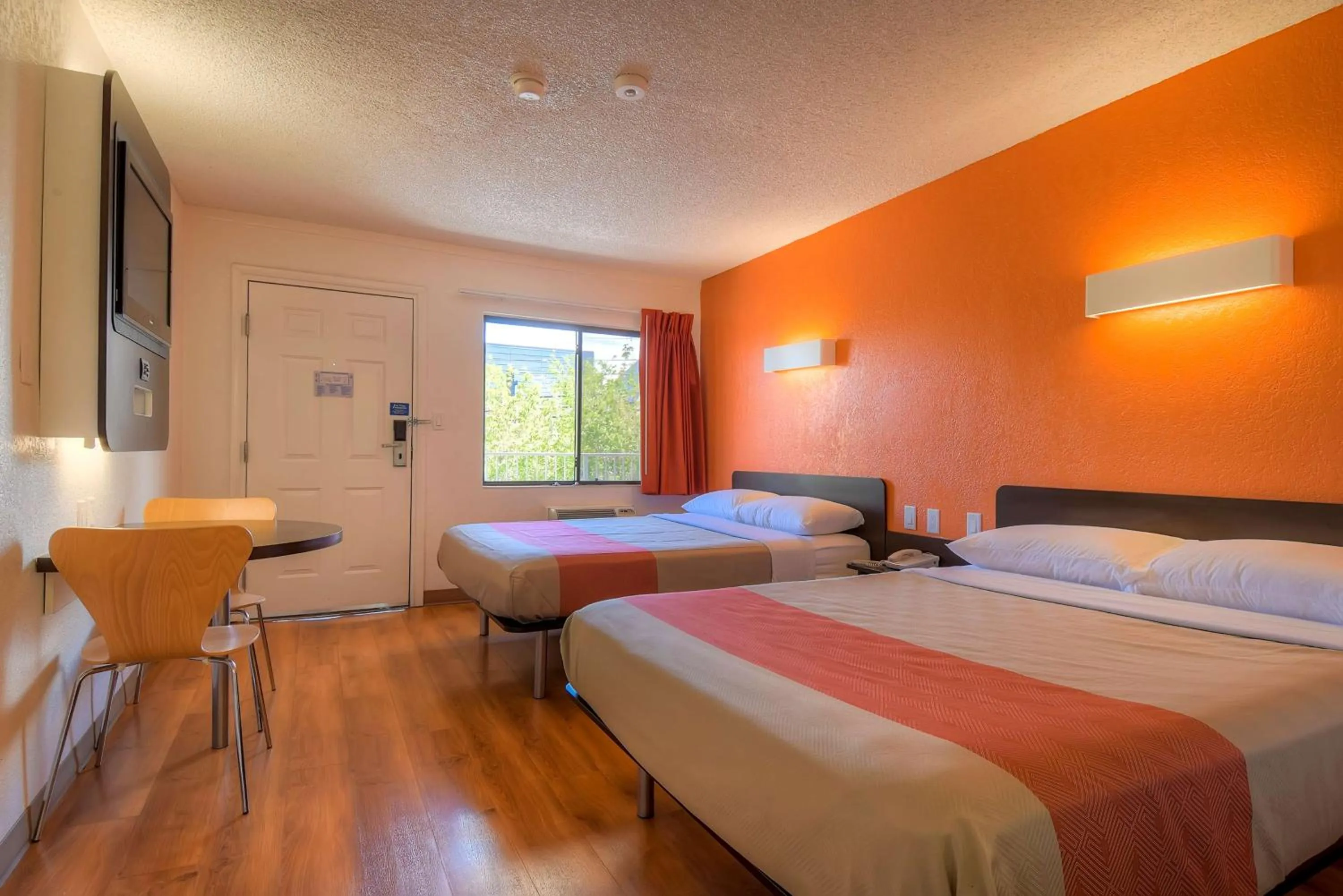 TV and multimedia, Bed in Motel 6 Las Vegas, NV – I-15 Stadium