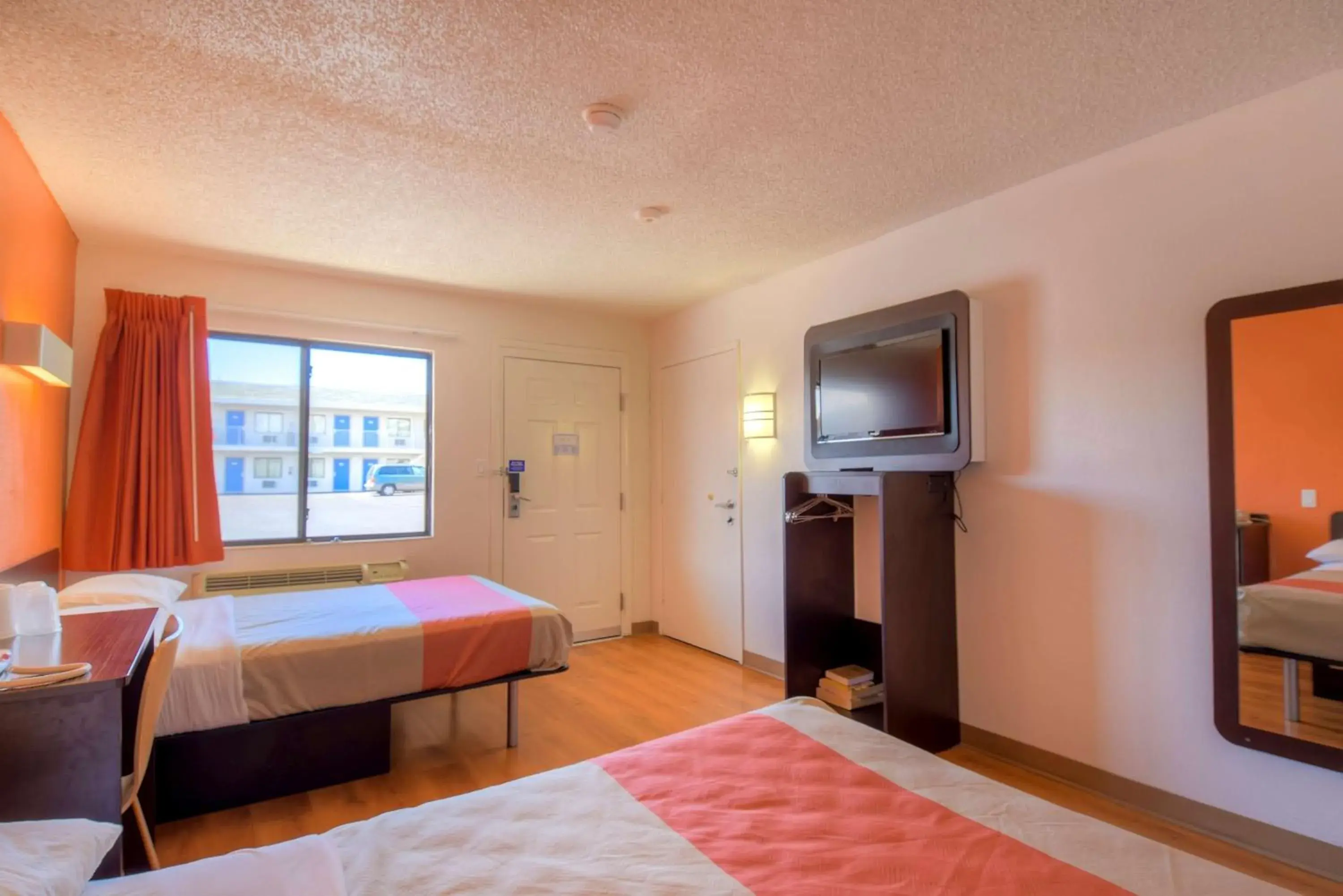 Deluxe Quadruple Room in Motel 6 Las Vegas, NV – I-15 Stadium Deluxe Quadruple Room in Motel 6 Las Vegas, NV – I-15 Stadium