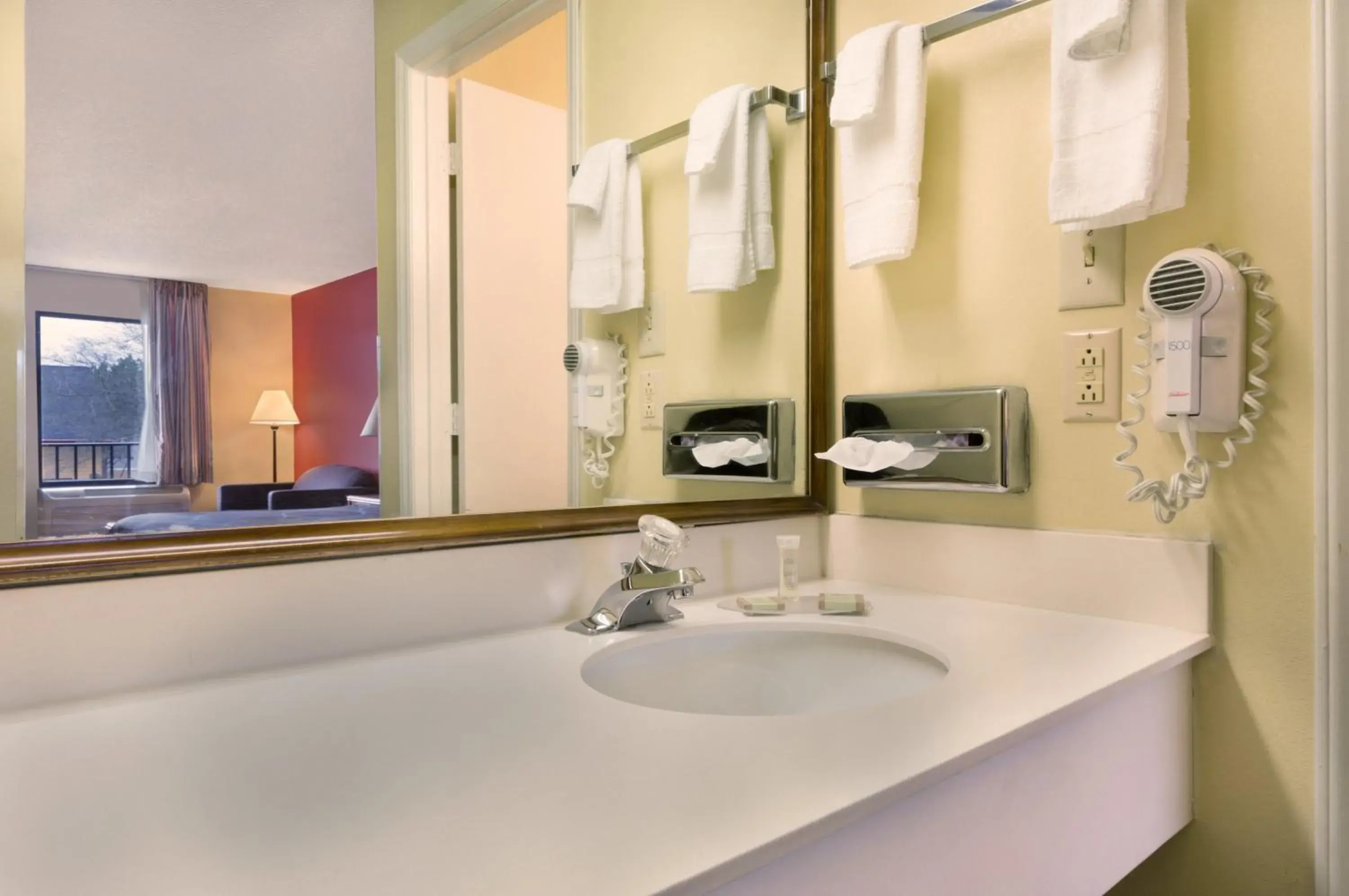 Queen Room - Non-Smoking in Super 8 by Wyndham Lancaster Queen Room - Non-Smoking in Super 8 by Wyndham Lancaster