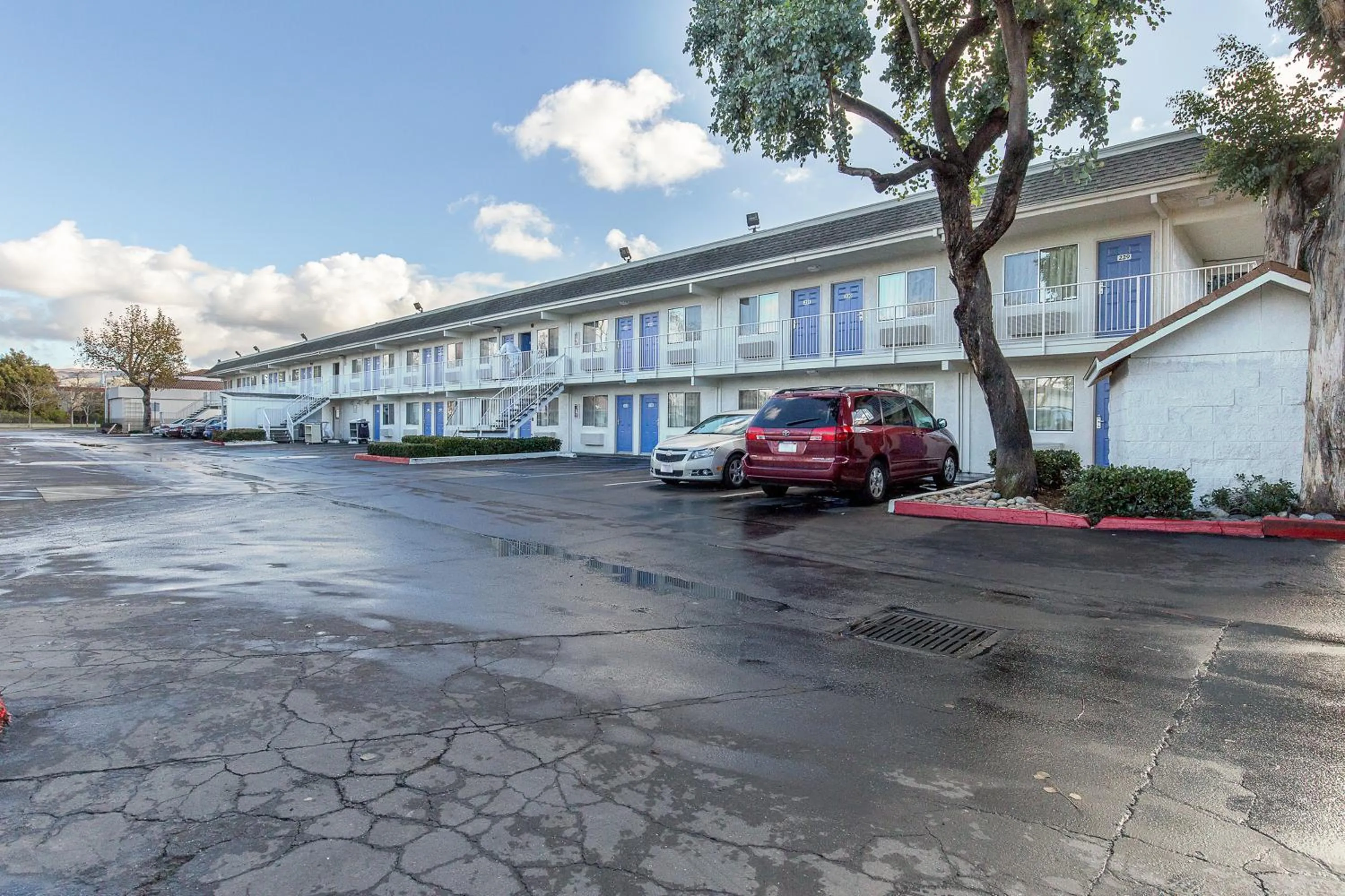 Facade/entrance in Motel 6 Hayward, CA- Silicon Valley Gateway