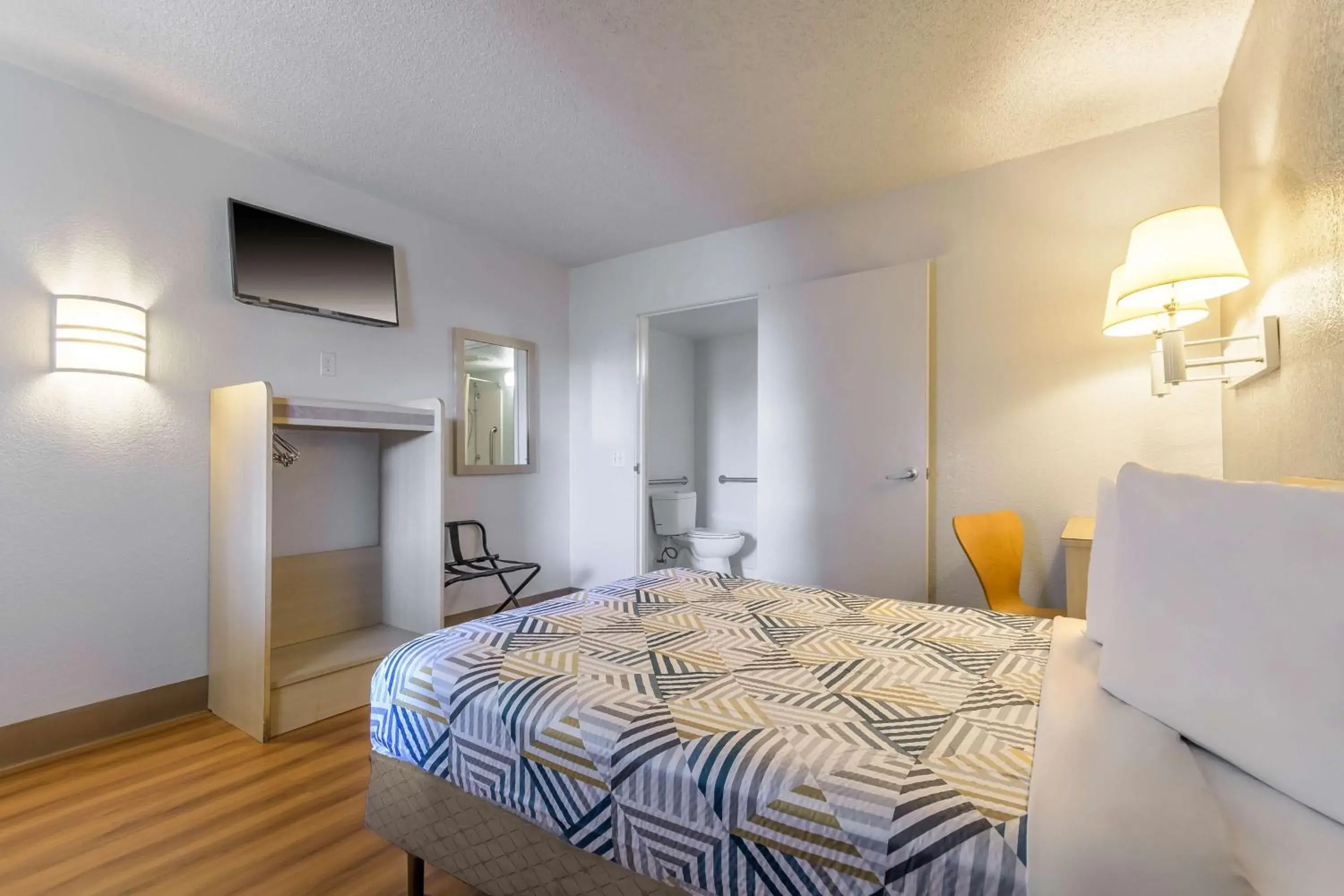 1 Queen Bed | Renovated, Mini Fridge in Motel 6 Hayward, CA- Silicon Valley Gateway 1 Queen Bed | Renovated, Mini Fridge in Motel 6 Hayward, CA- Silicon Valley Gateway