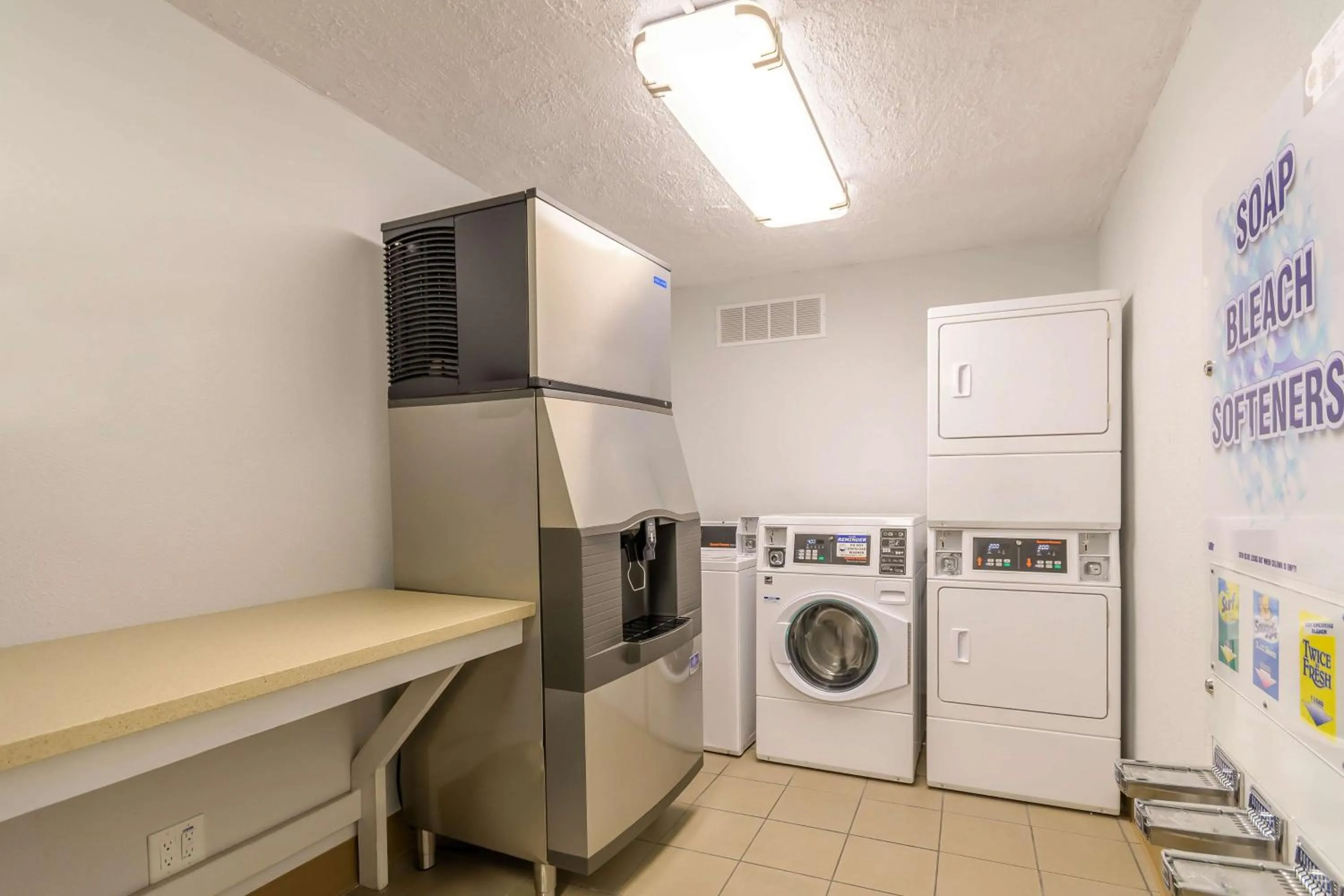 Property building in Motel 6 Hayward, CA- Silicon Valley Gateway