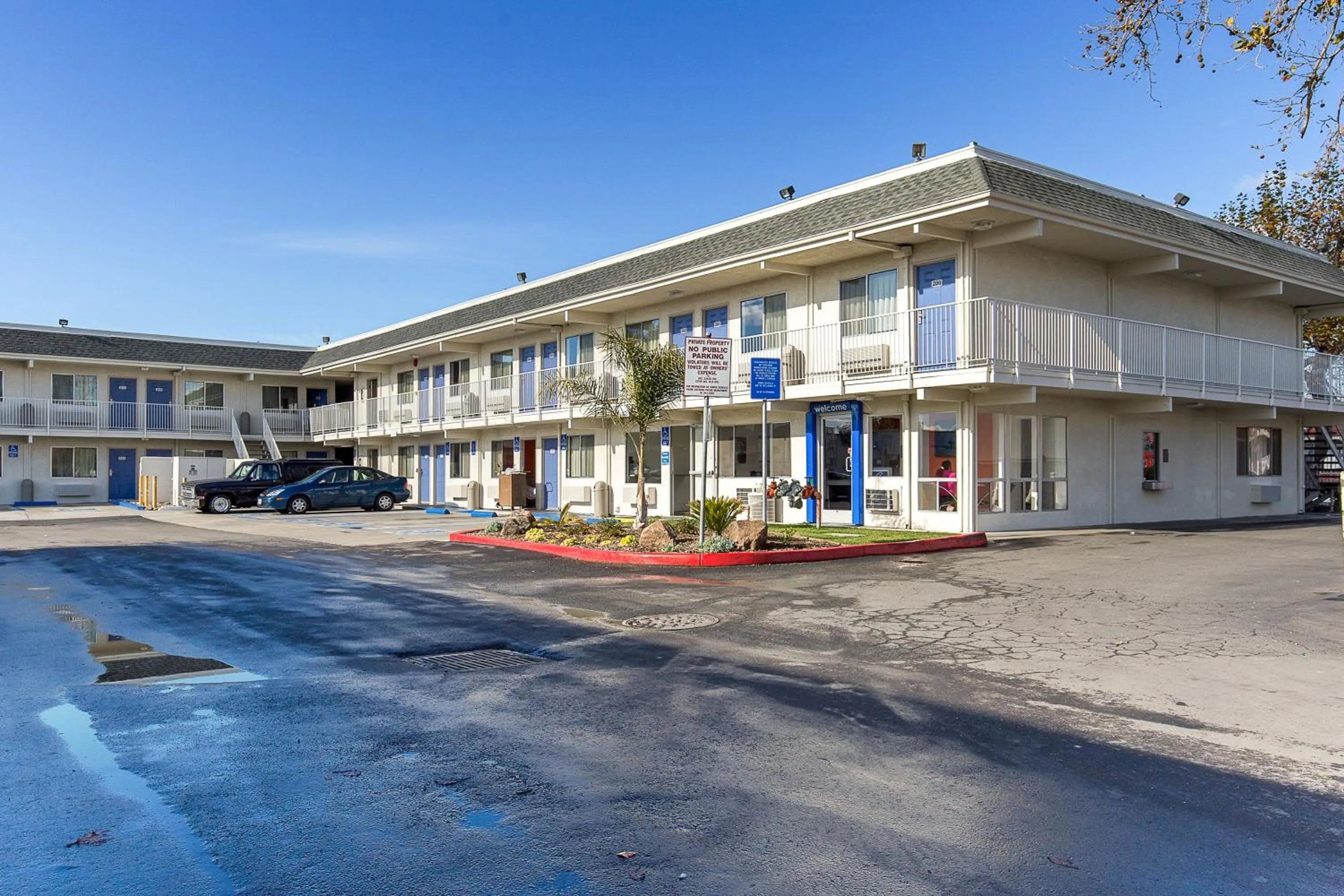 Facade/entrance in Motel 6 Hayward, CA- Silicon Valley Gateway