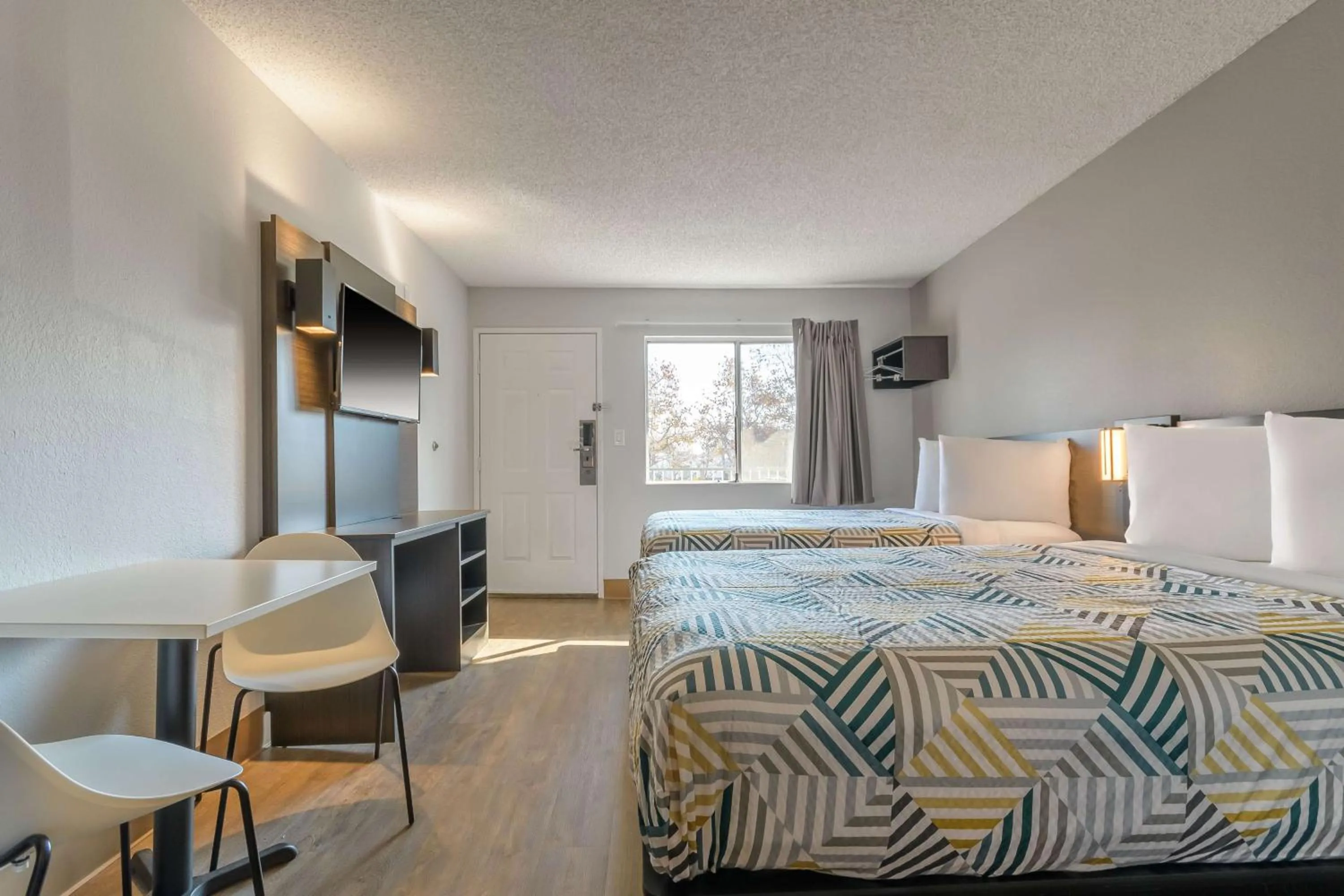 Bedroom, Bed in Motel 6 Hayward, CA- Silicon Valley Gateway