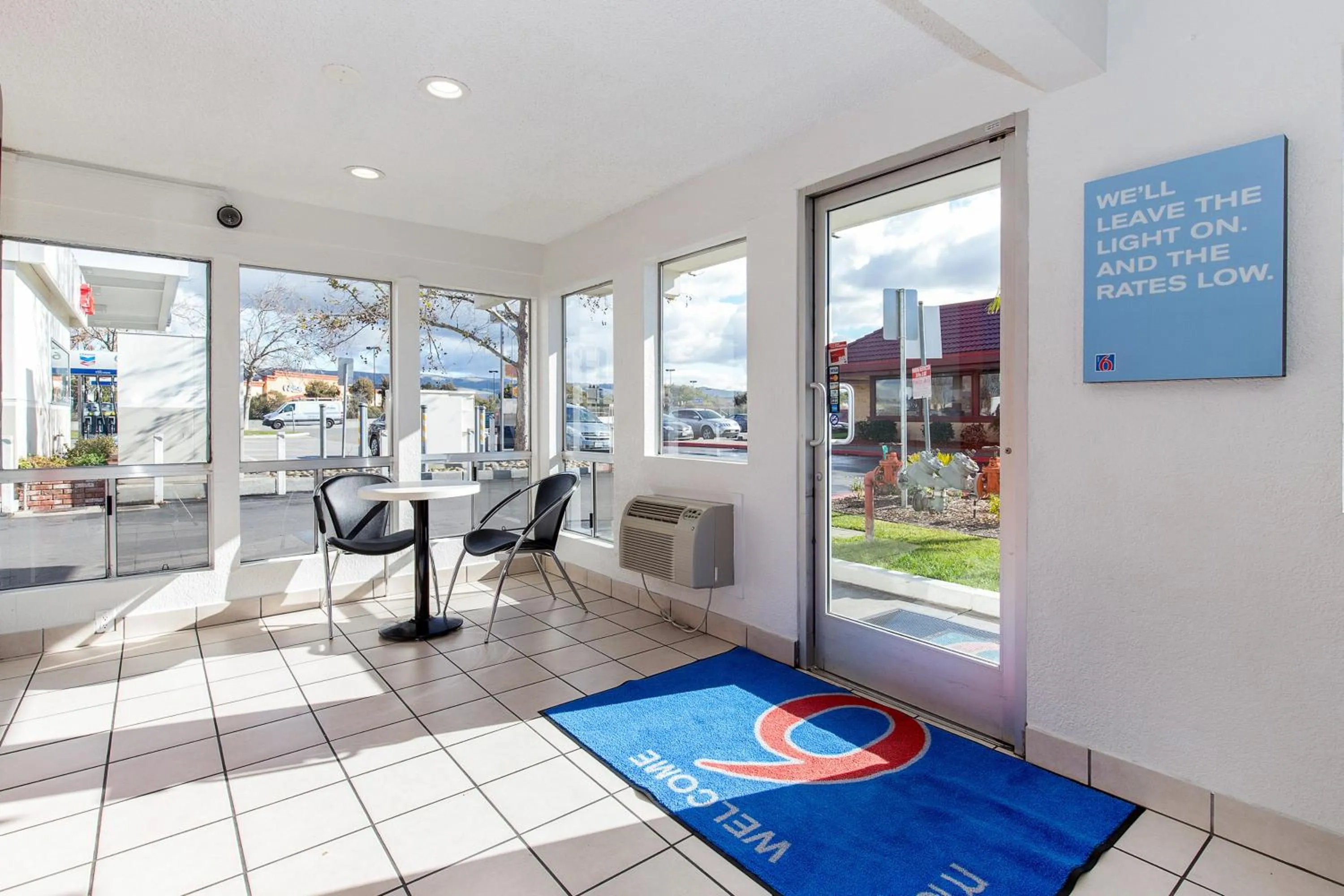 Lobby or reception in Motel 6 Hayward, CA- Silicon Valley Gateway