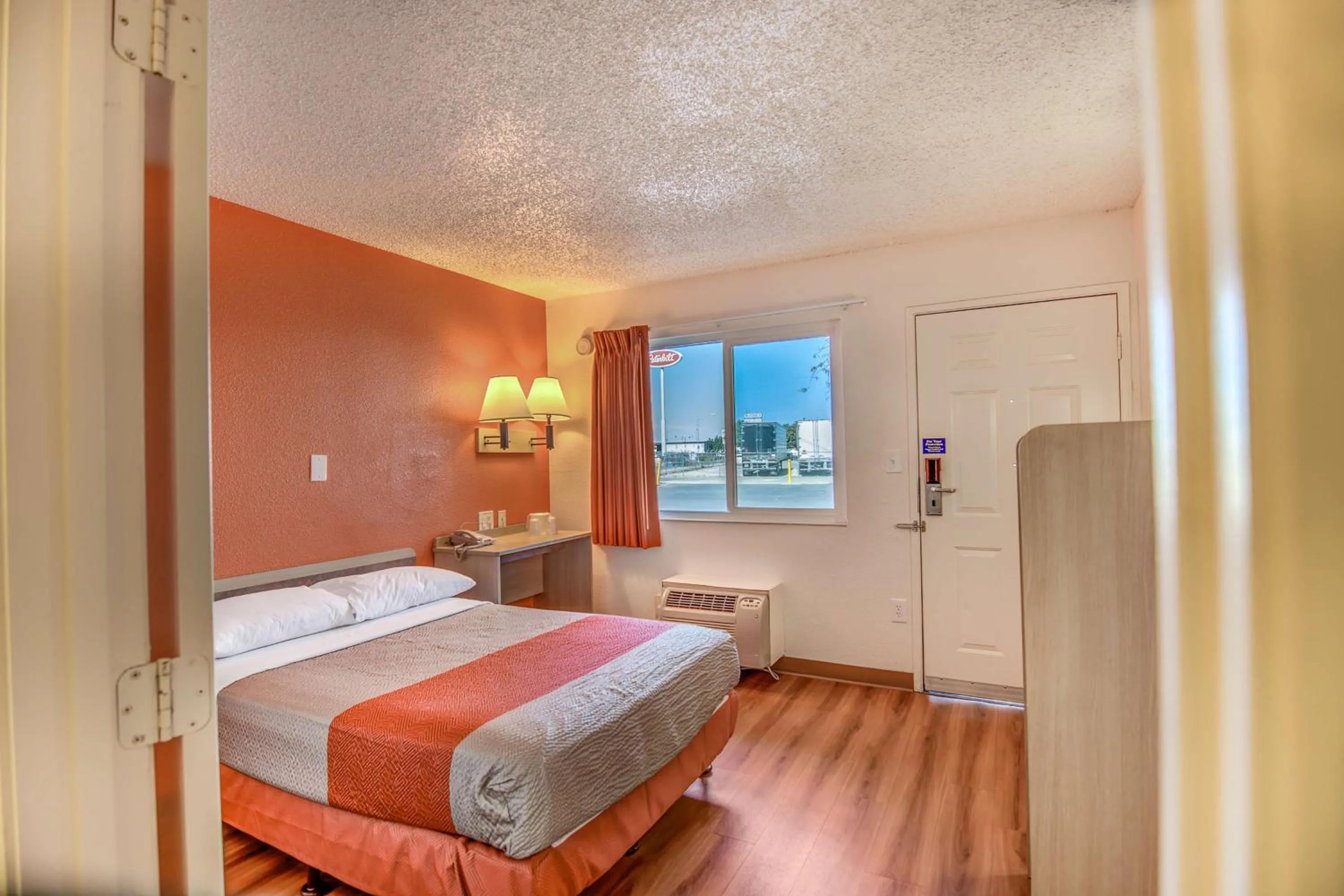 TV and multimedia, Bed in Motel 6-Stockton, CA - Charter Way West