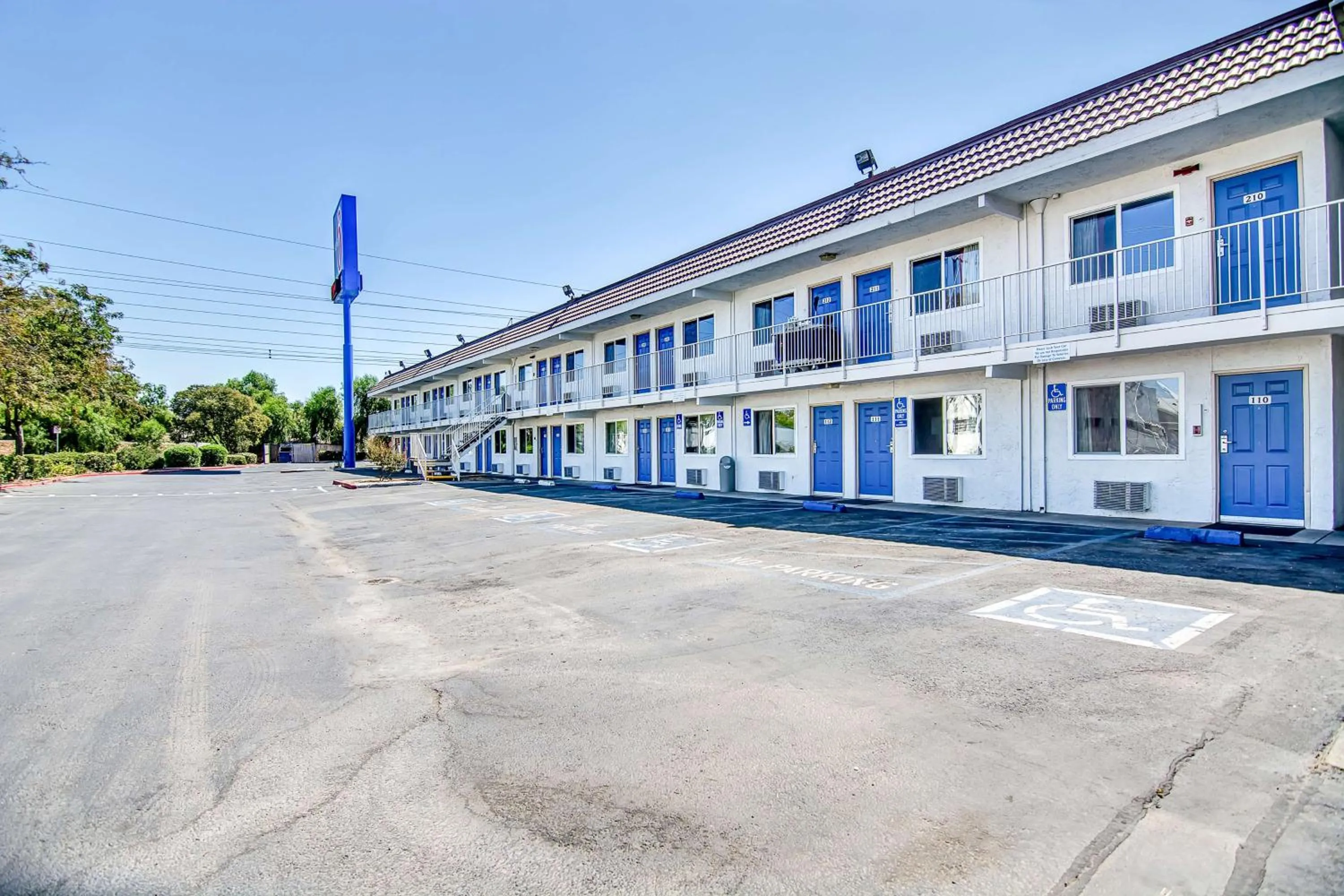 Property building in Motel 6-Stockton, CA - Charter Way West