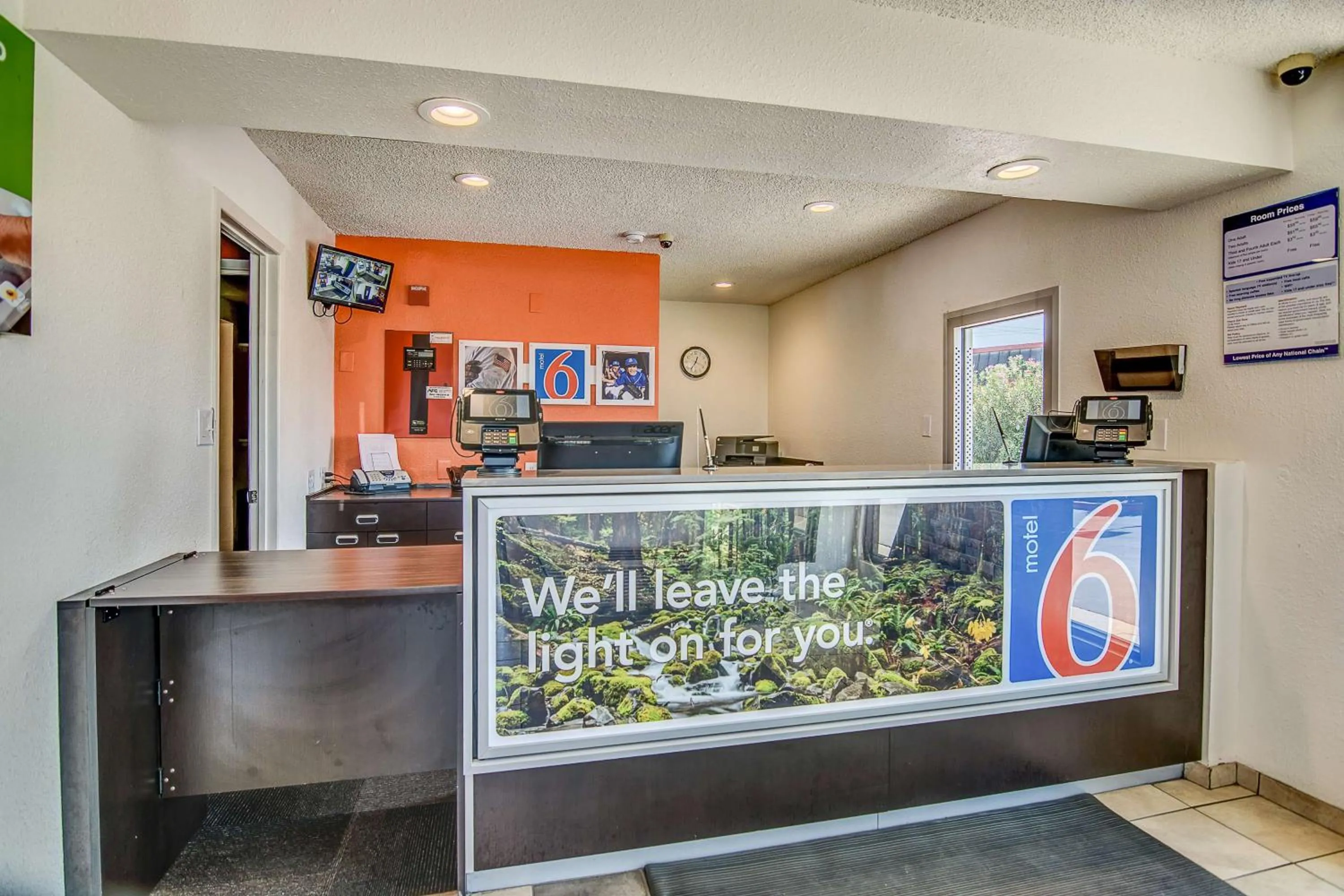 Lobby or reception in Motel 6-Stockton, CA - Charter Way West