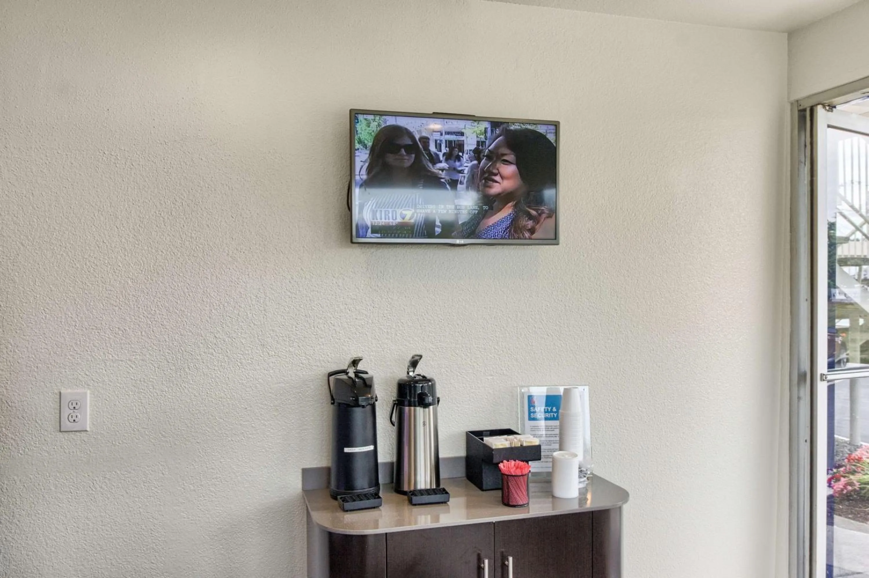 TV and multimedia in Motel 6-Everett, WA - South