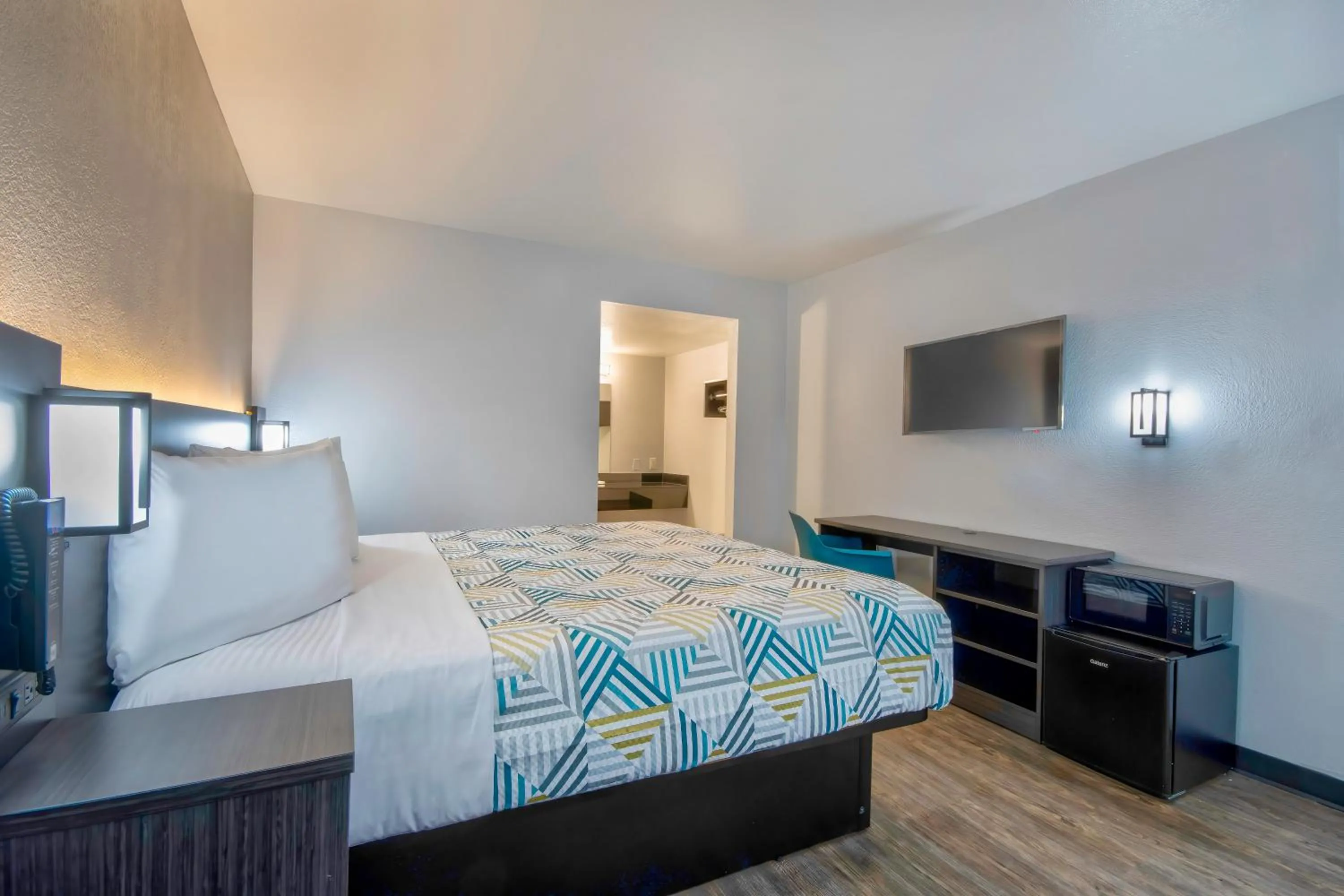 Bedroom, Bed in Motel 6-Albuquerque, NM - Carlisle