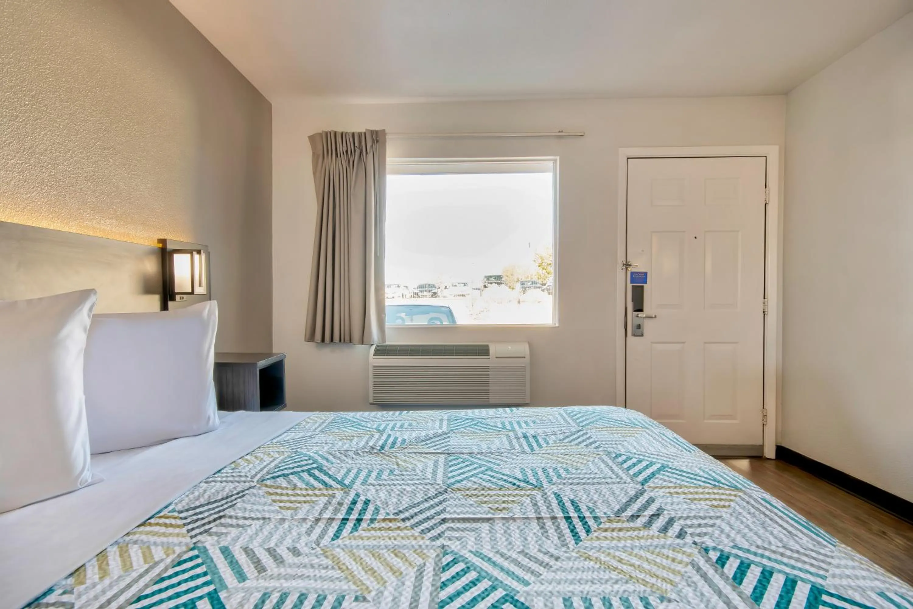 Bedroom, Bed in Motel 6-Albuquerque, NM - Carlisle