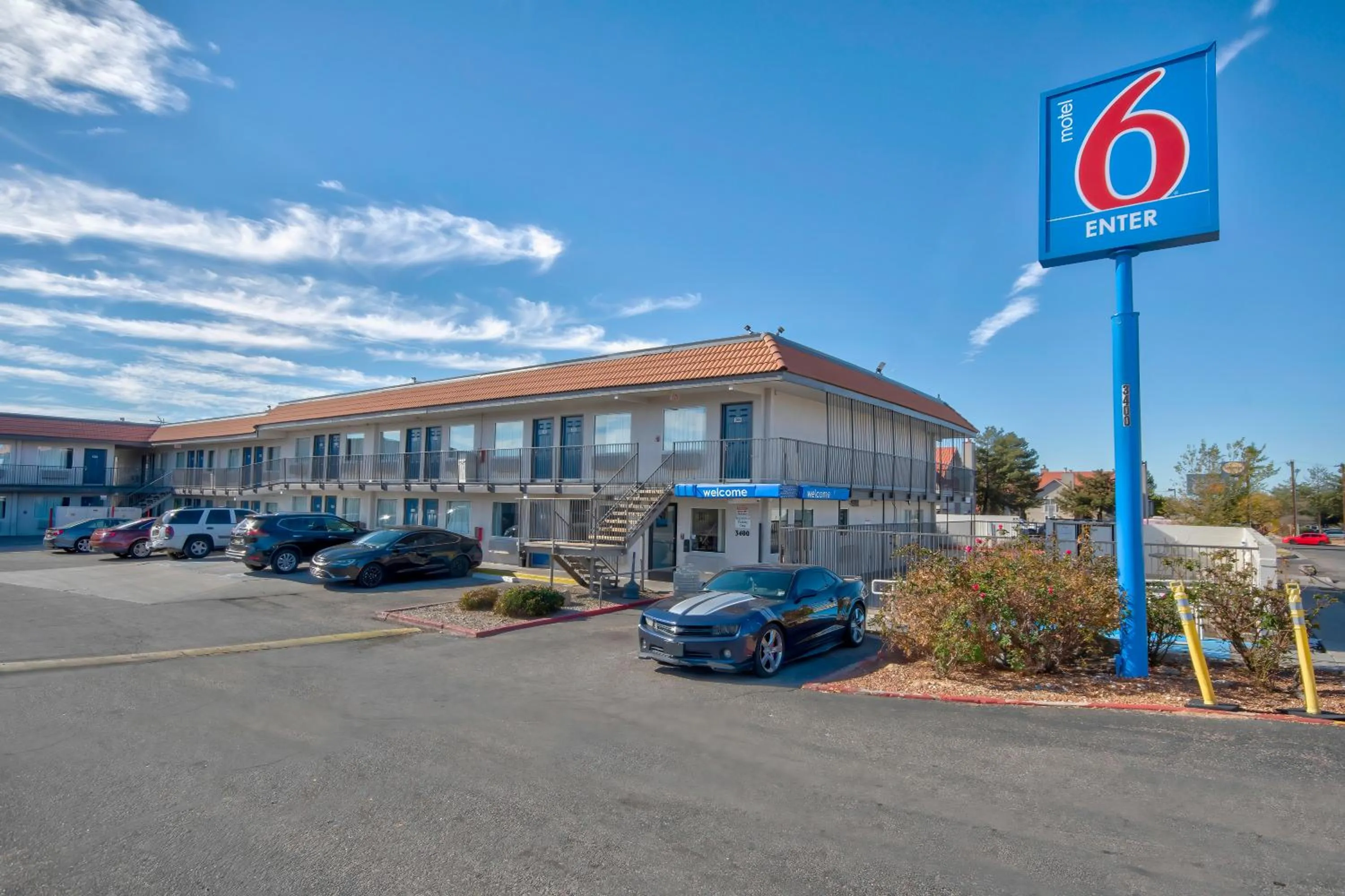 Property building in Motel 6-Albuquerque, NM - Carlisle