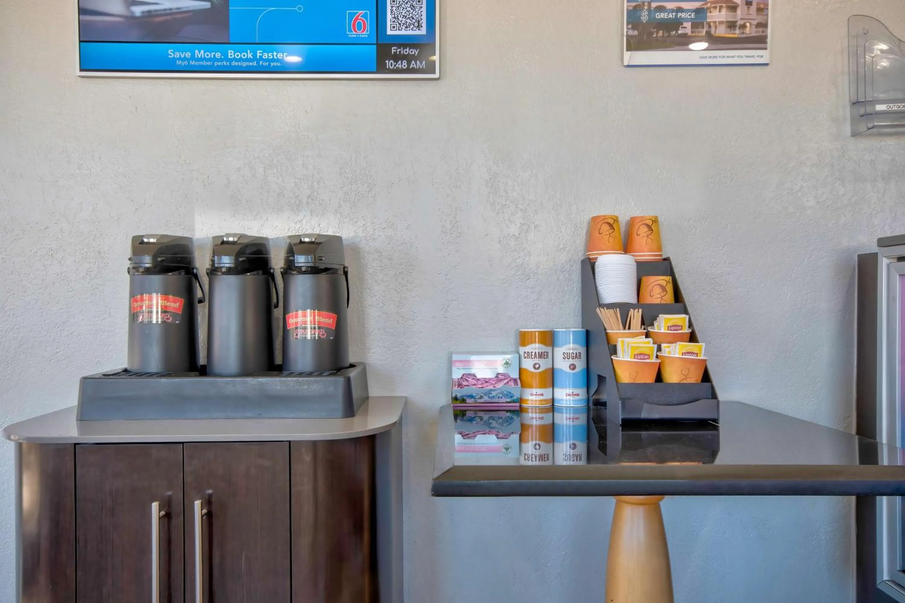 Restaurant/places to eat in Motel 6-Albuquerque, NM - Carlisle