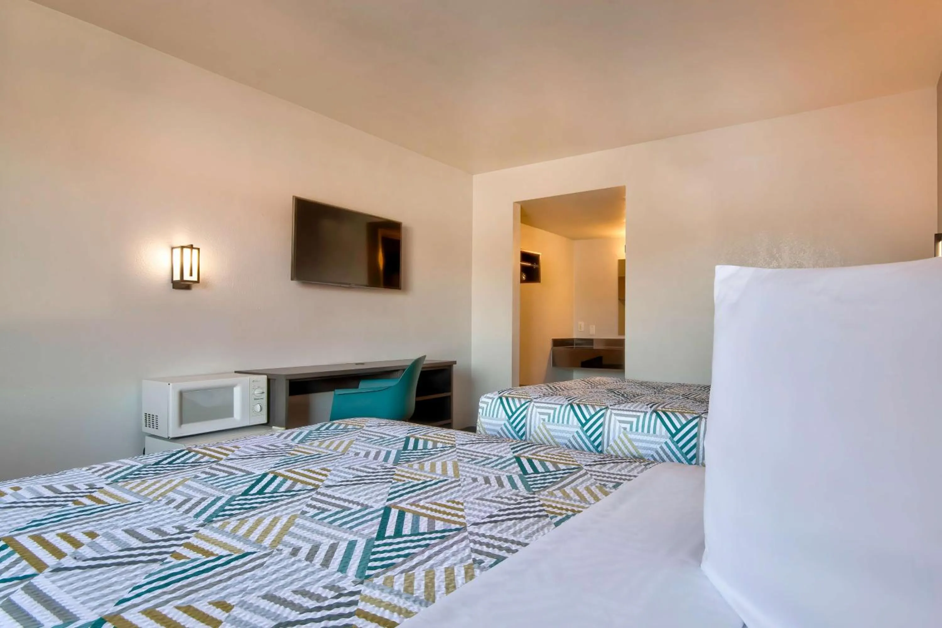 Bedroom, Bed in Motel 6-Albuquerque, NM - Carlisle