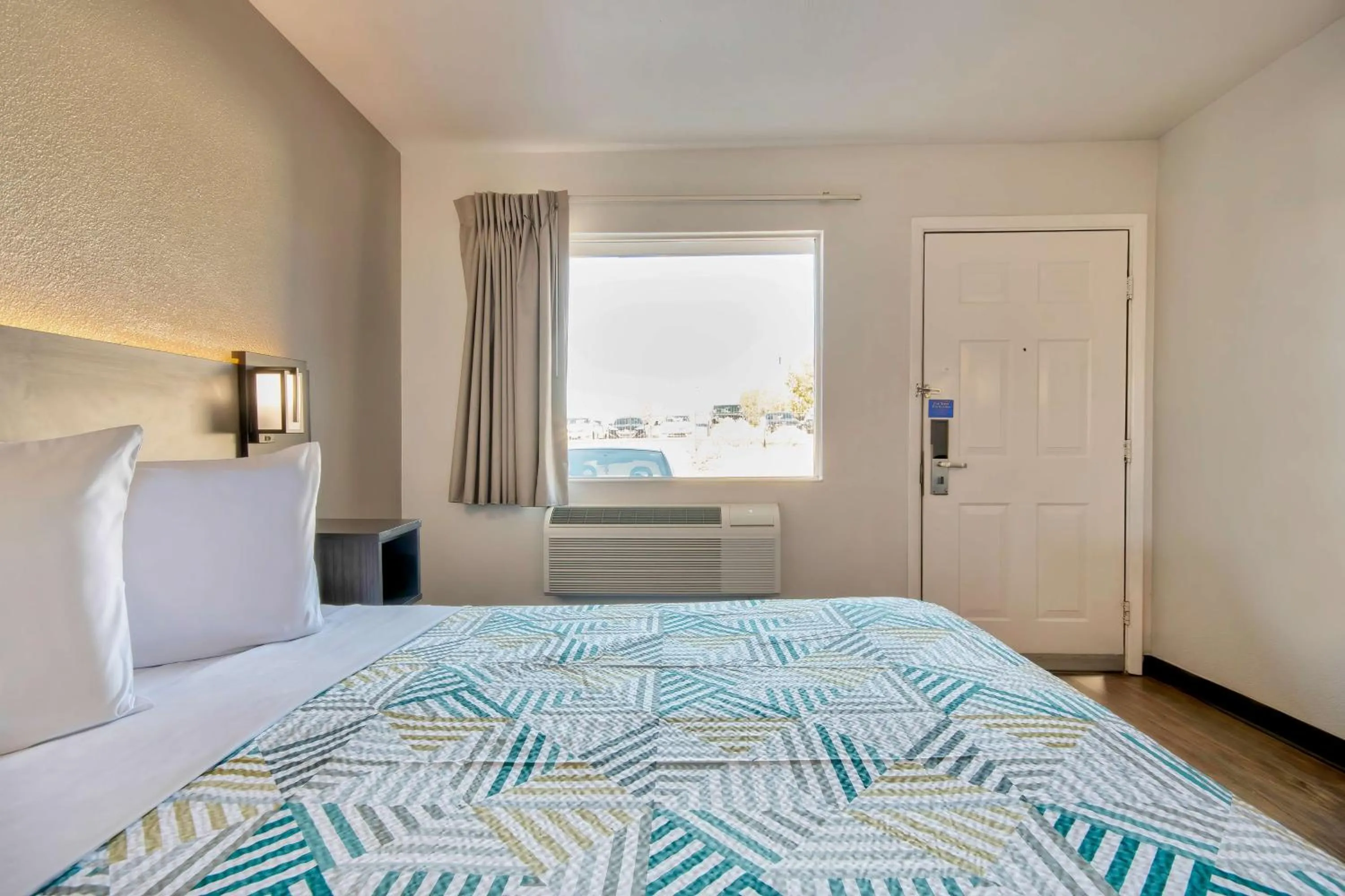 Bedroom, Bed in Motel 6-Albuquerque, NM - Carlisle