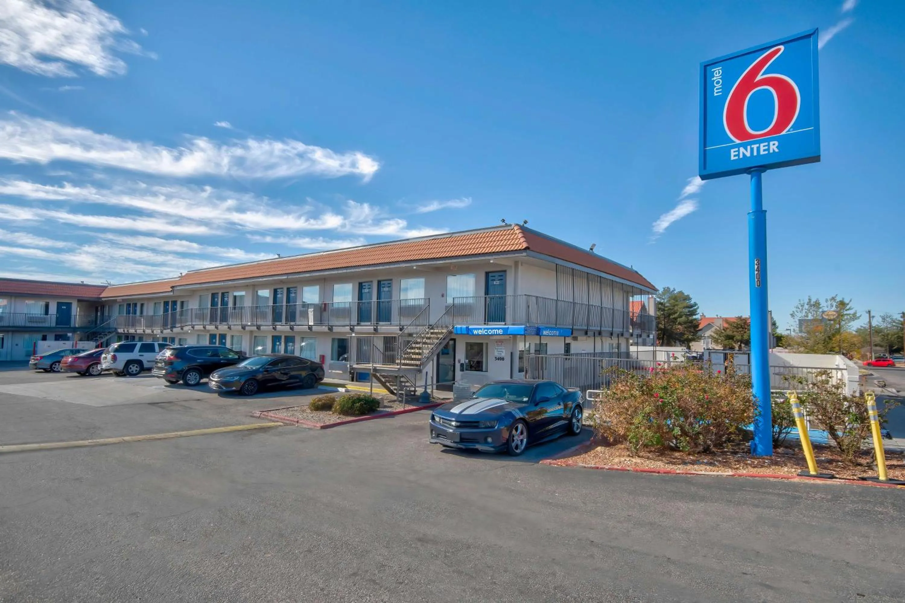 Property building in Motel 6-Albuquerque, NM - Carlisle