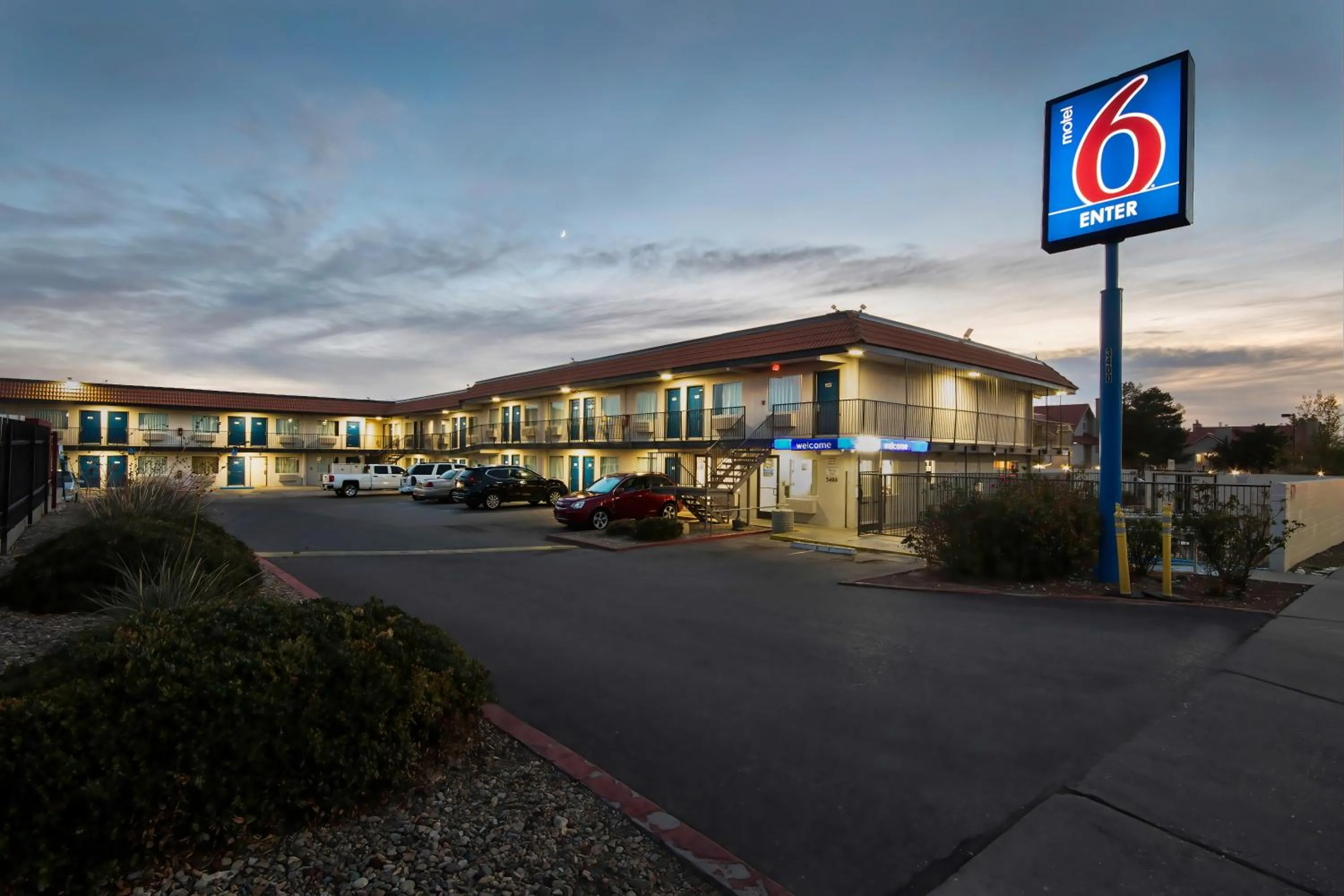 Property building in Motel 6-Albuquerque, NM - Carlisle