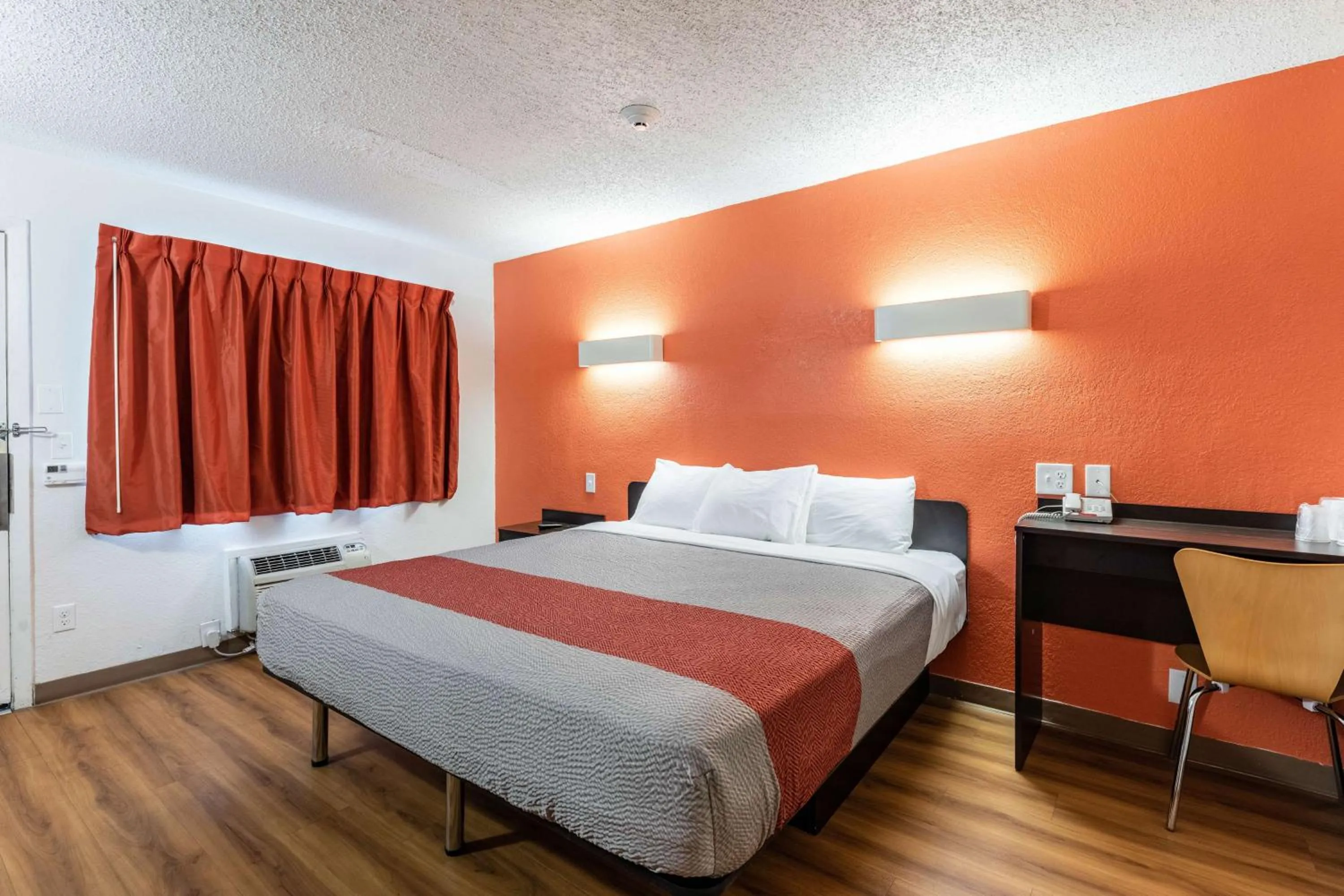 Photo of the whole room, Bed in Motel 6-North Richland Hills, TX