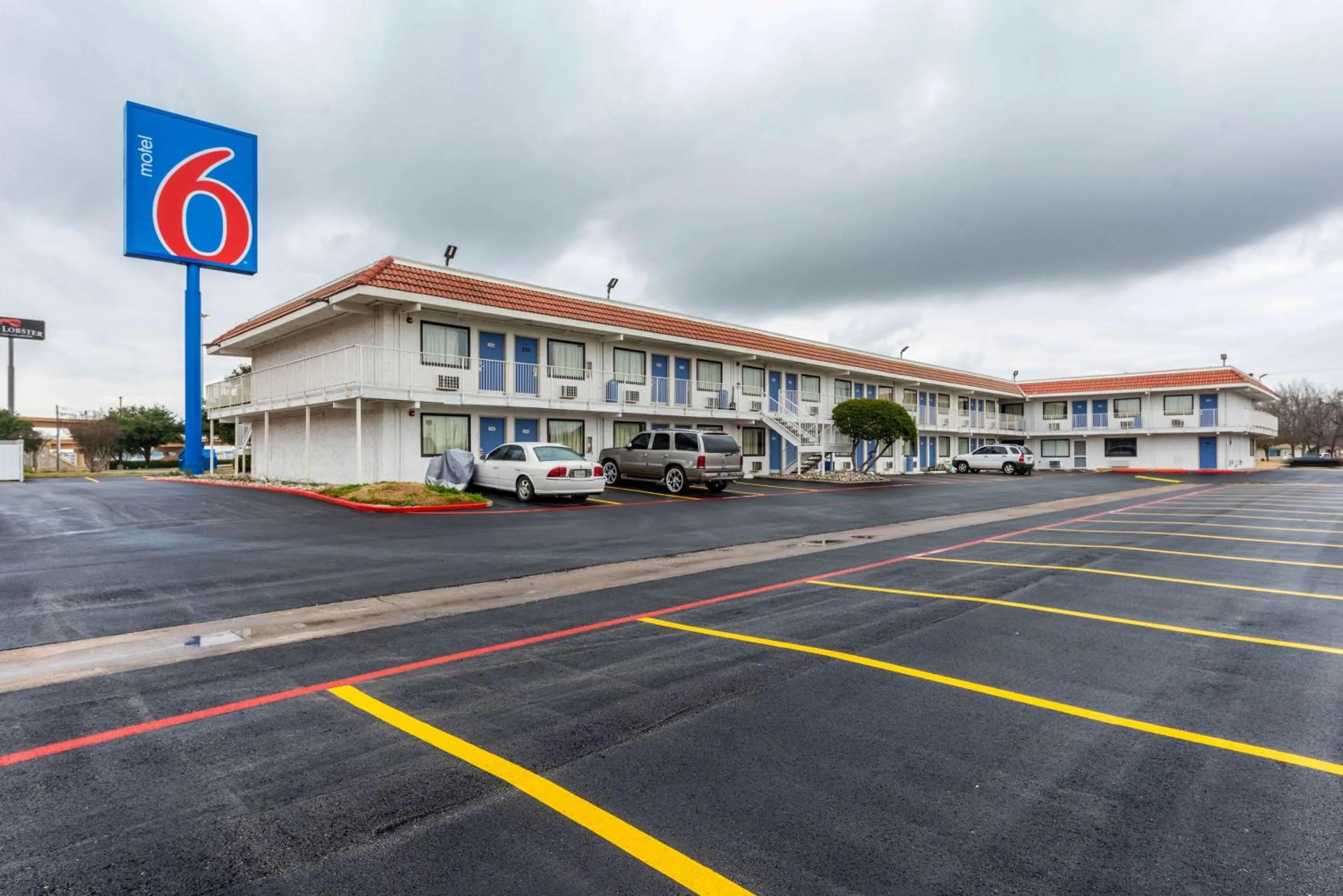 Property building in Motel 6-North Richland Hills, TX