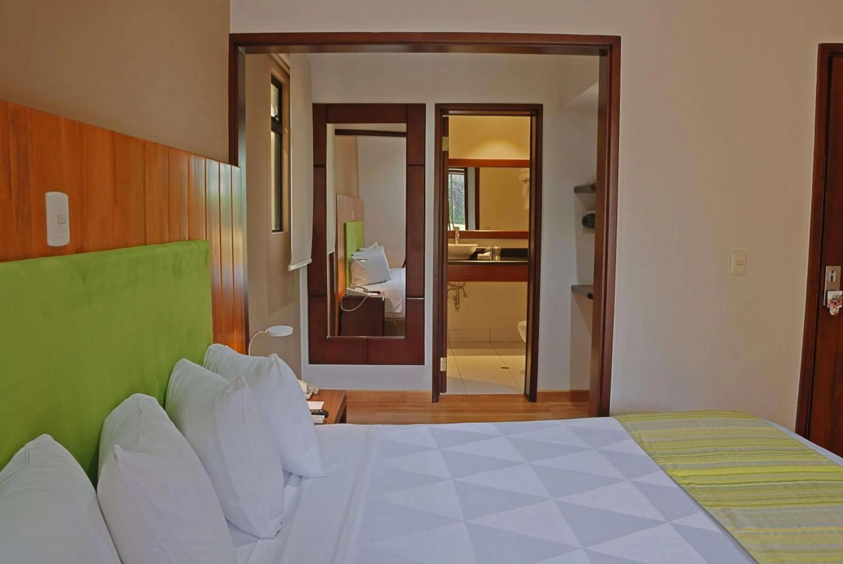 Bedroom, Bed in Country Inn & Suites by Radisson, San Jose Aeropuerto, Costa Rica
