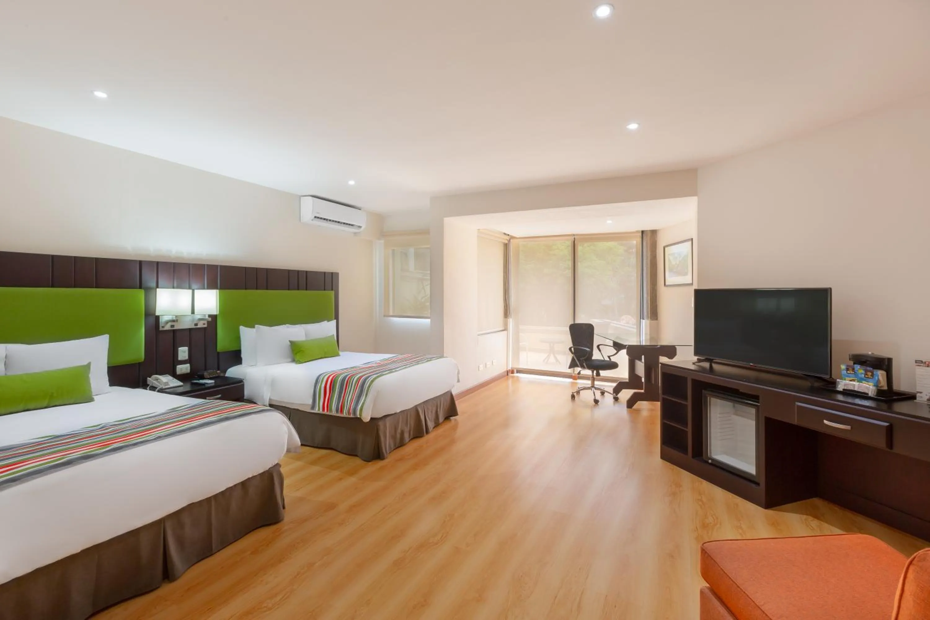 Bed in Country Inn & Suites by Radisson, San Jose Aeropuerto, Costa Rica
