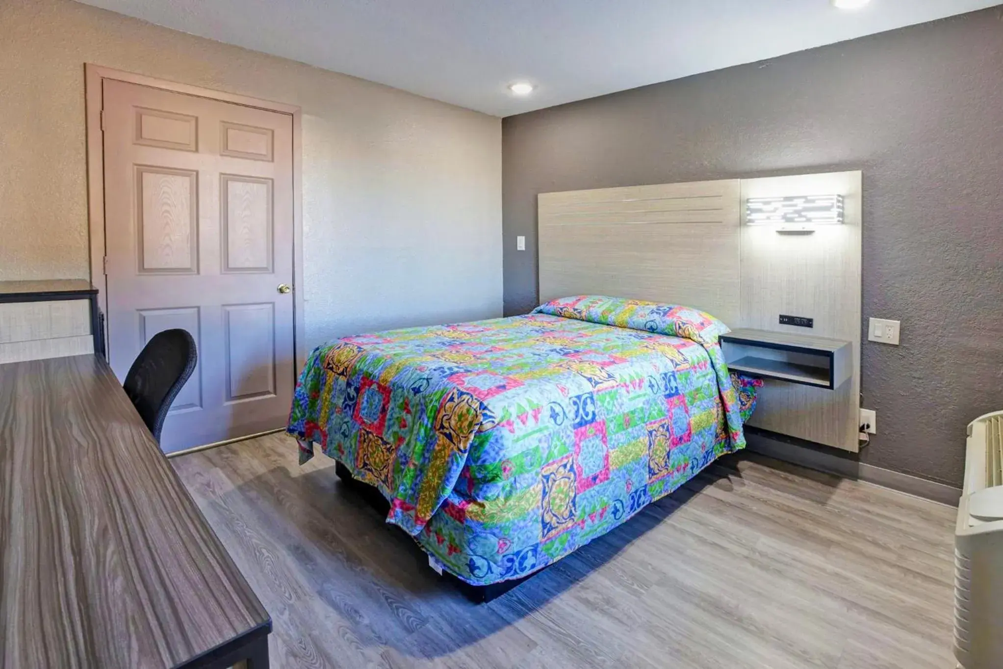 Full Bed Accessible Non-Smoking in Super 7 Inn Dallas Near Duncanville Full Bed Accessible Non-Smoking in Super 7 Inn Dallas Near Duncanville