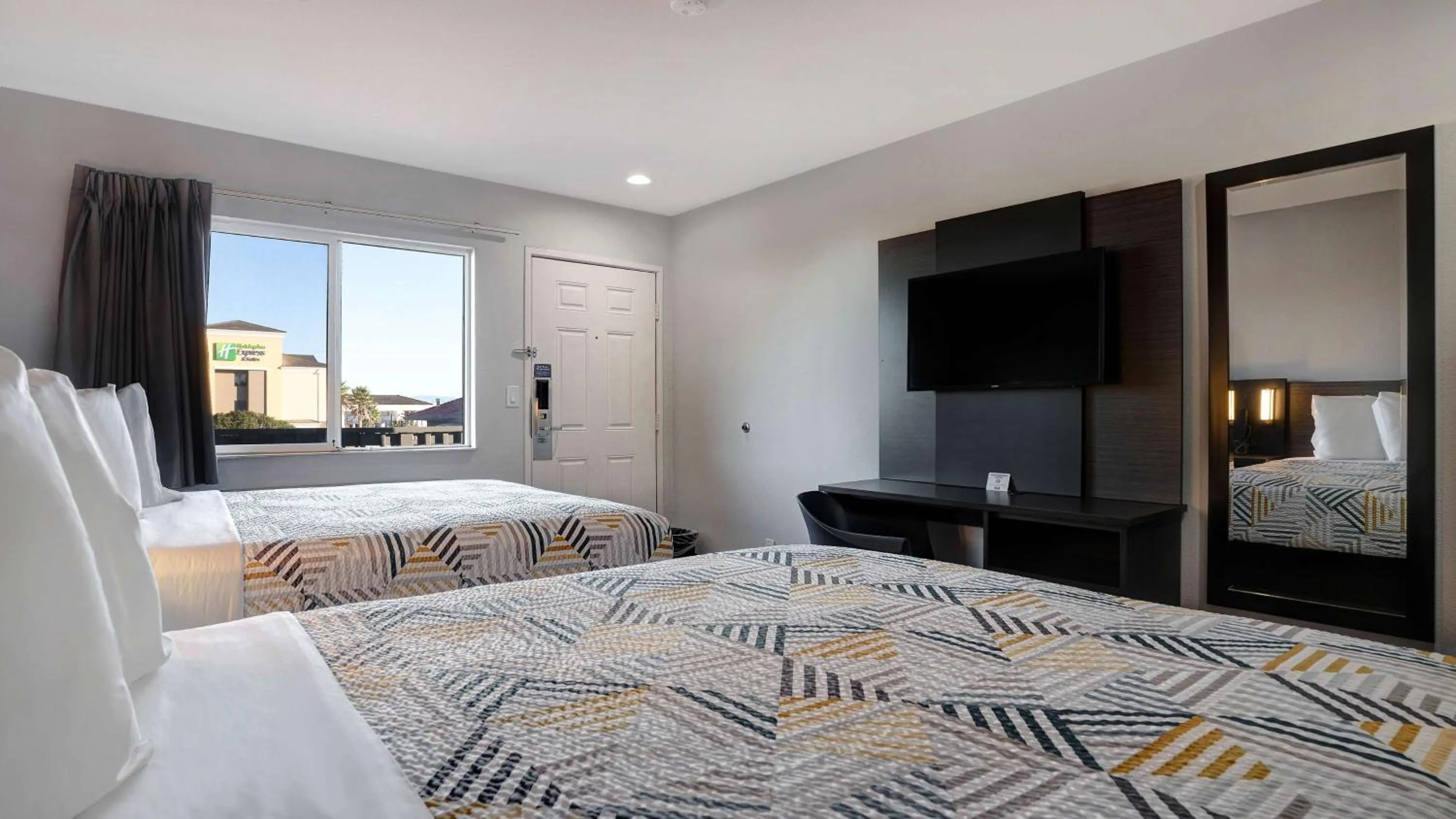 Bedroom, Bed in Motel 6-Eureka, CA Redwood Coast