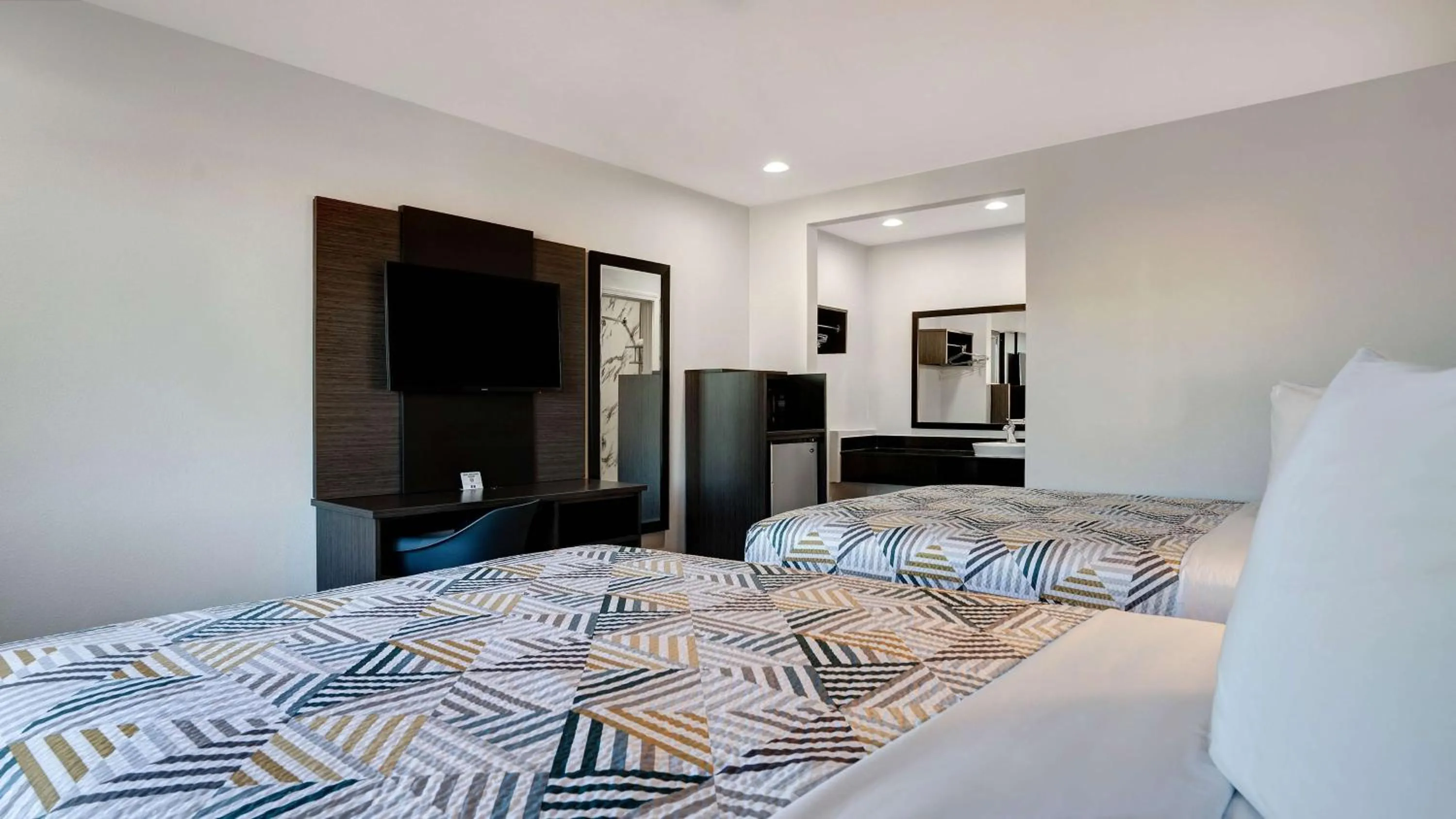 Bedroom, Bed in Motel 6-Eureka, CA Redwood Coast