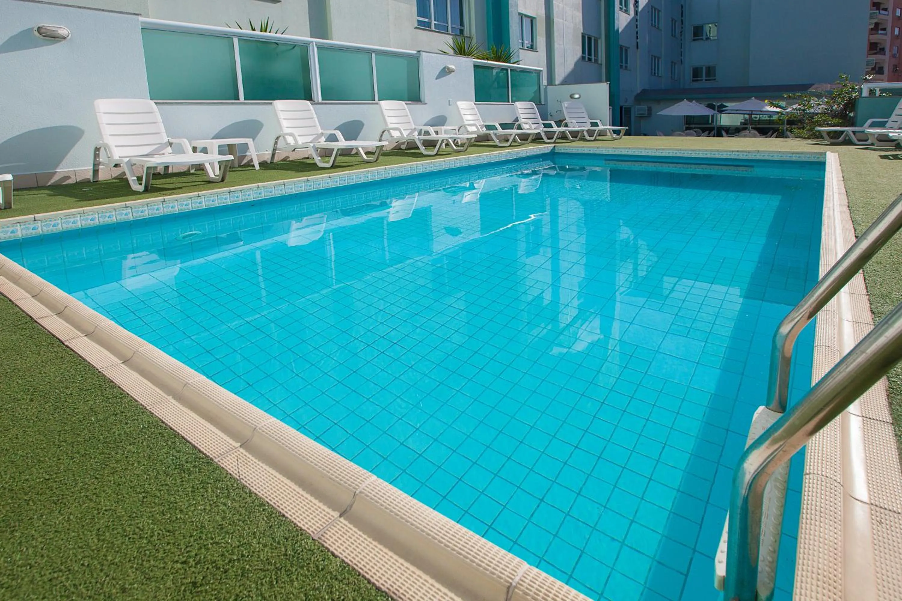 Swimming pool in Solis Praia Hotel Itapema
