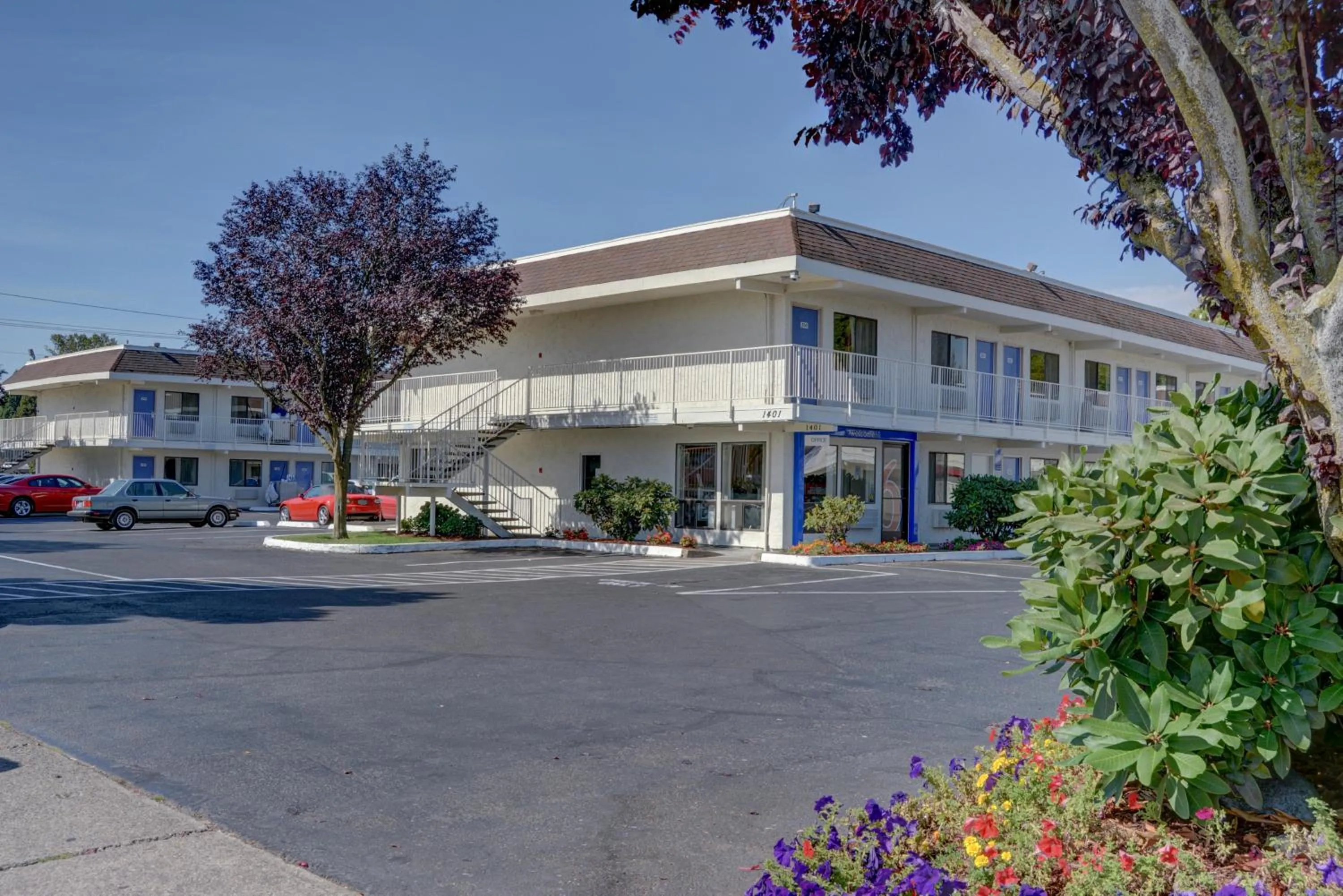 Facade/entrance in Motel 6-Salem, OR