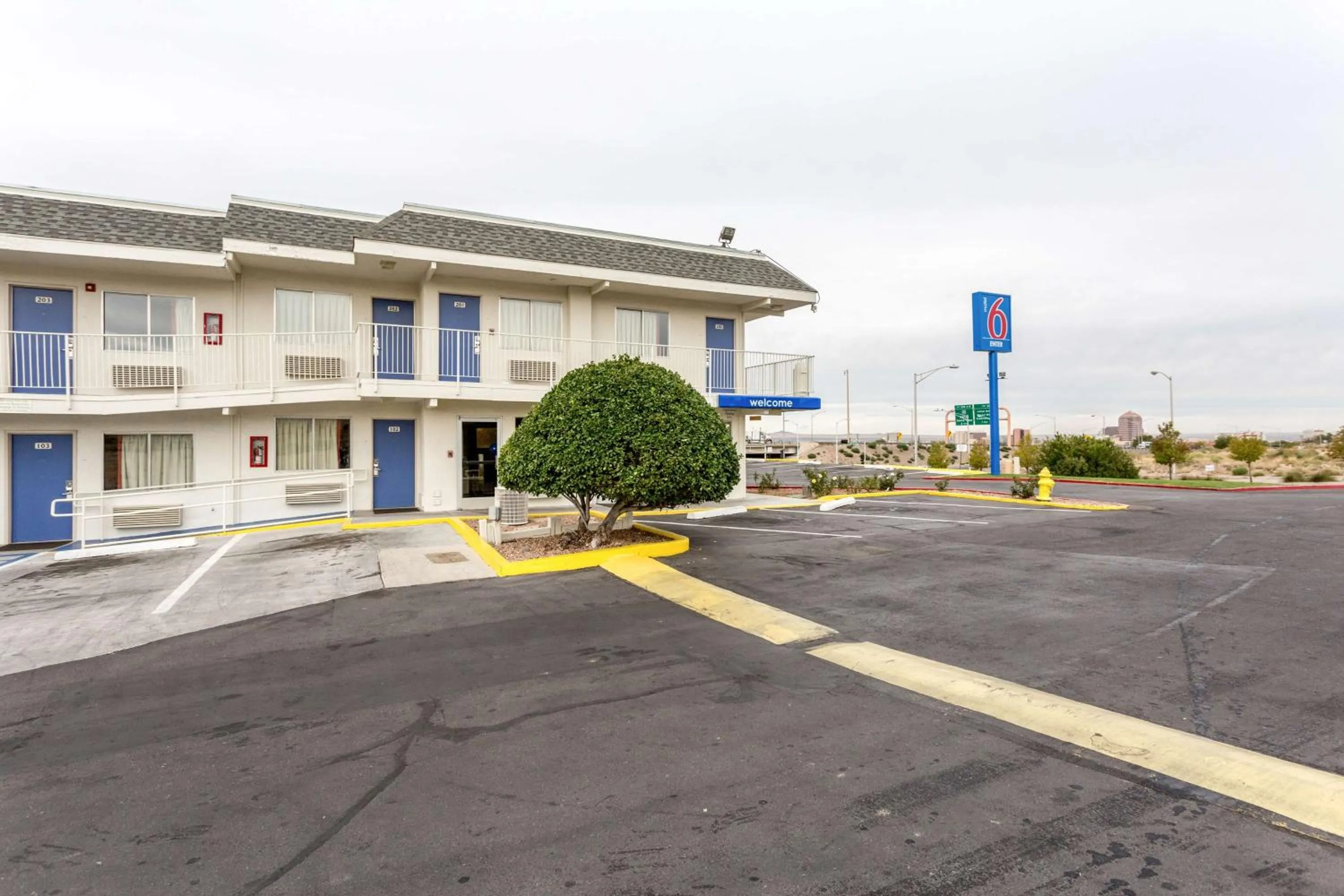 Property building in Motel 6-Albuquerque, NM - South - Airport