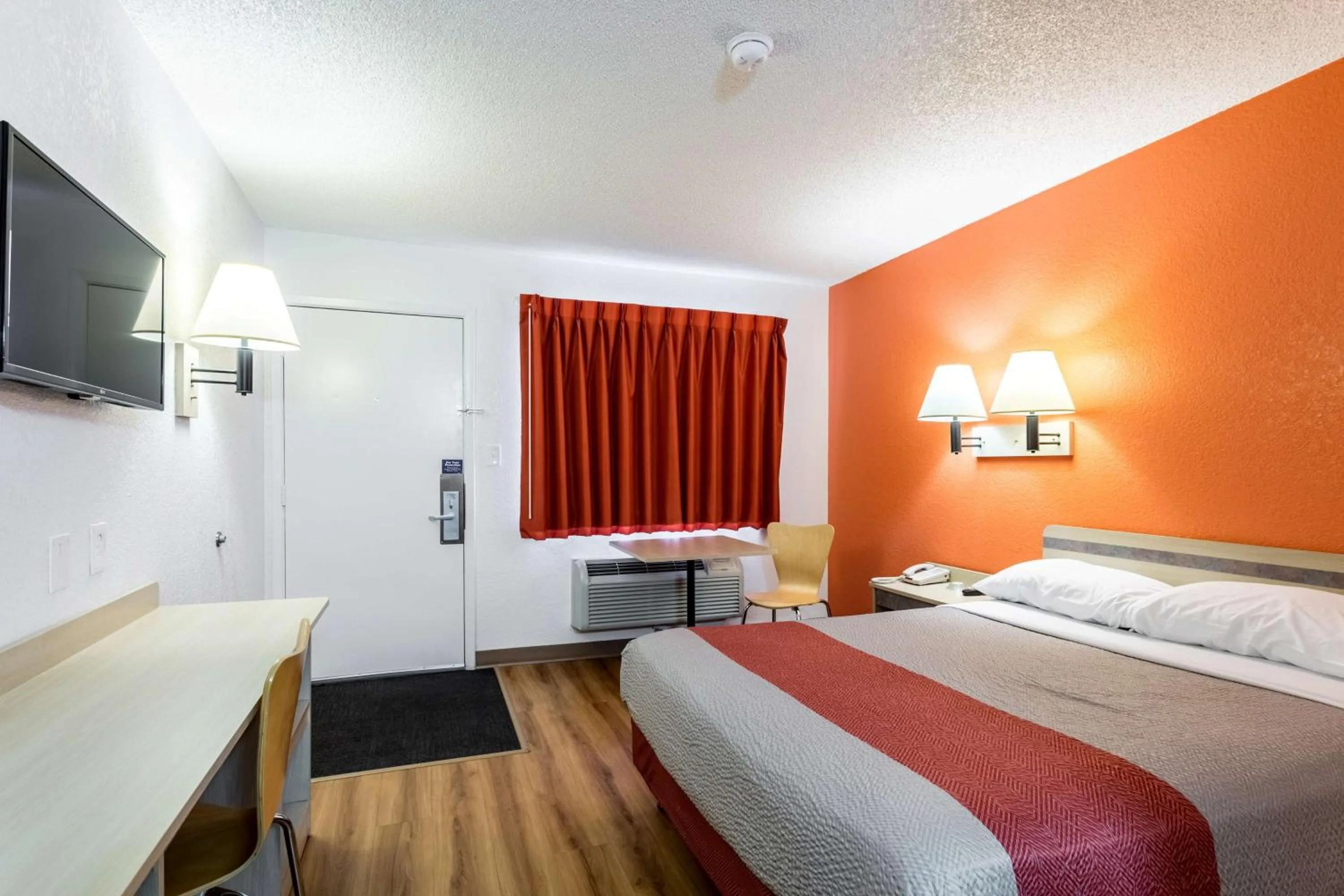 Photo of the whole room in Motel 6-Albuquerque, NM - South - Airport