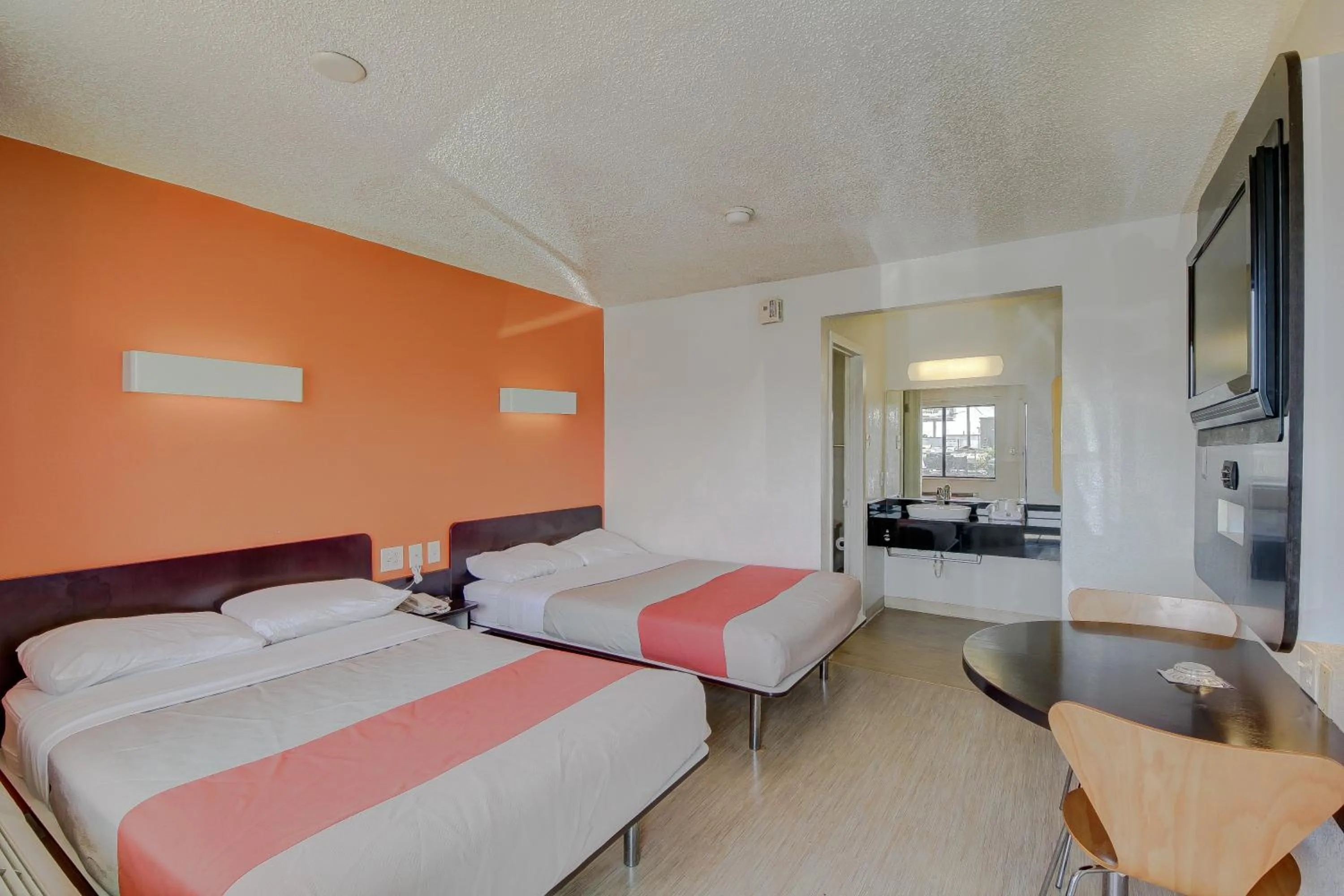 Bedroom, Bed in Motel 6-San Antonio, TX - Fort Sam Houston