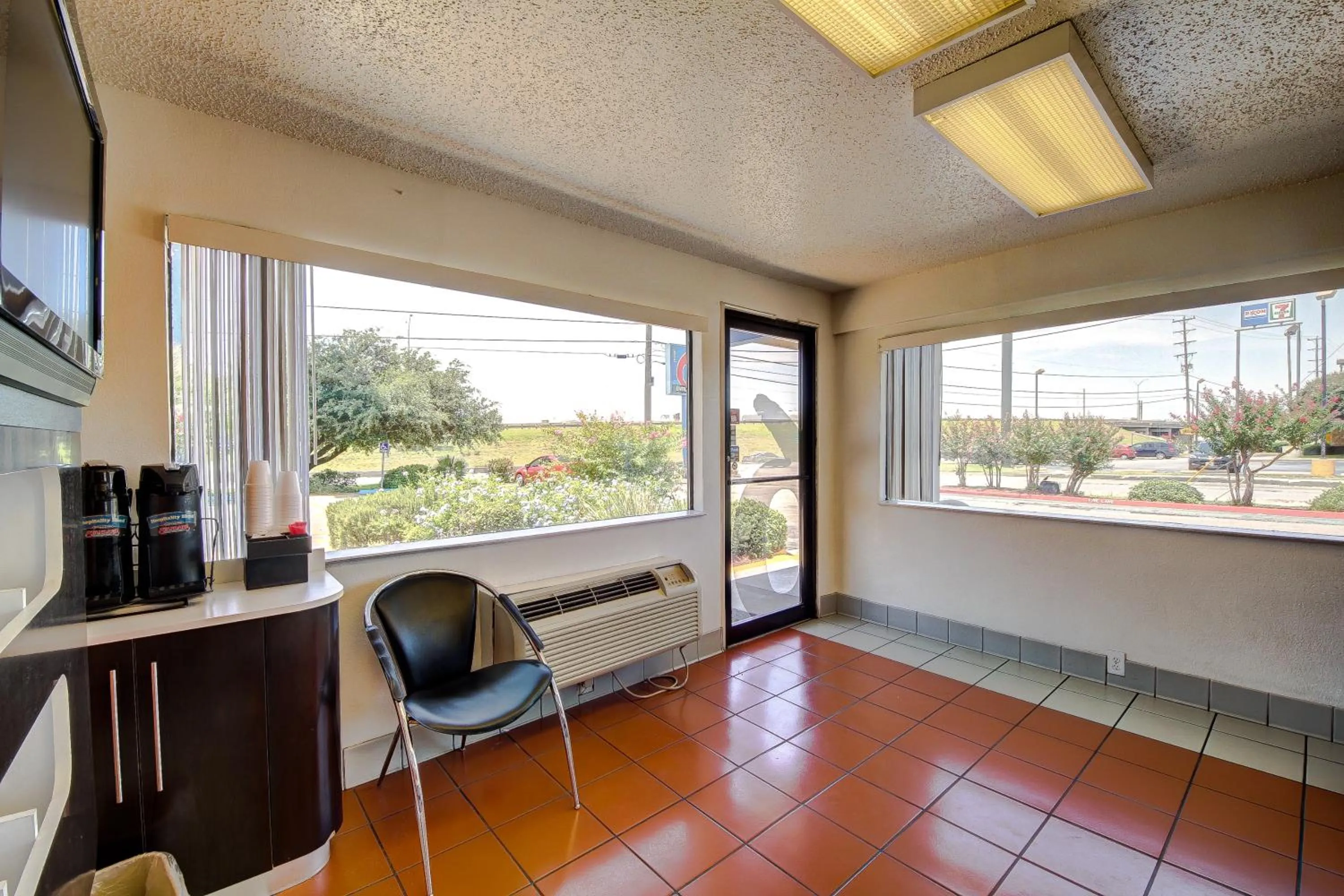 Lobby or reception in Motel 6-San Antonio, TX - Fort Sam Houston