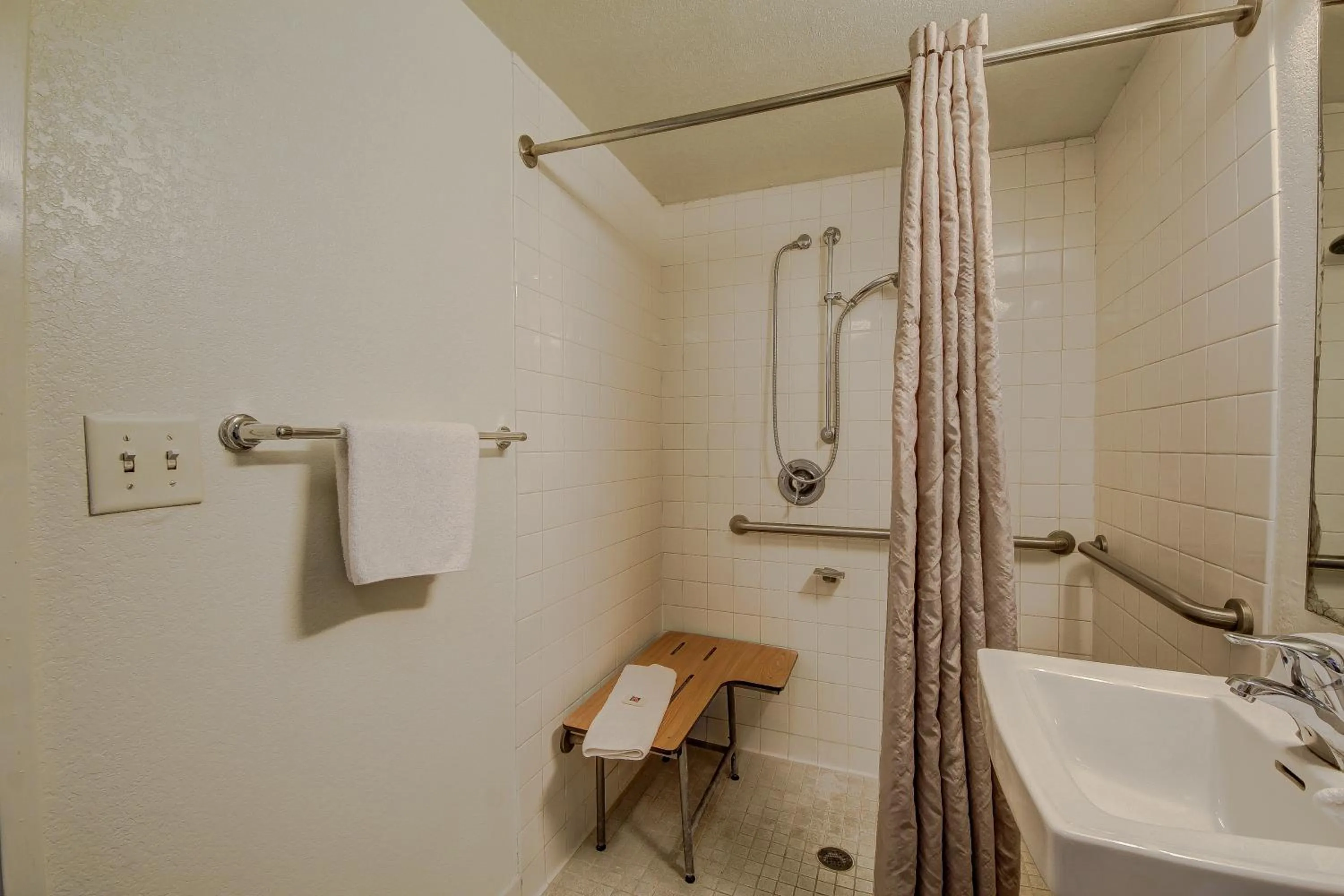 Bathroom in Motel 6-San Antonio, TX - Fort Sam Houston
