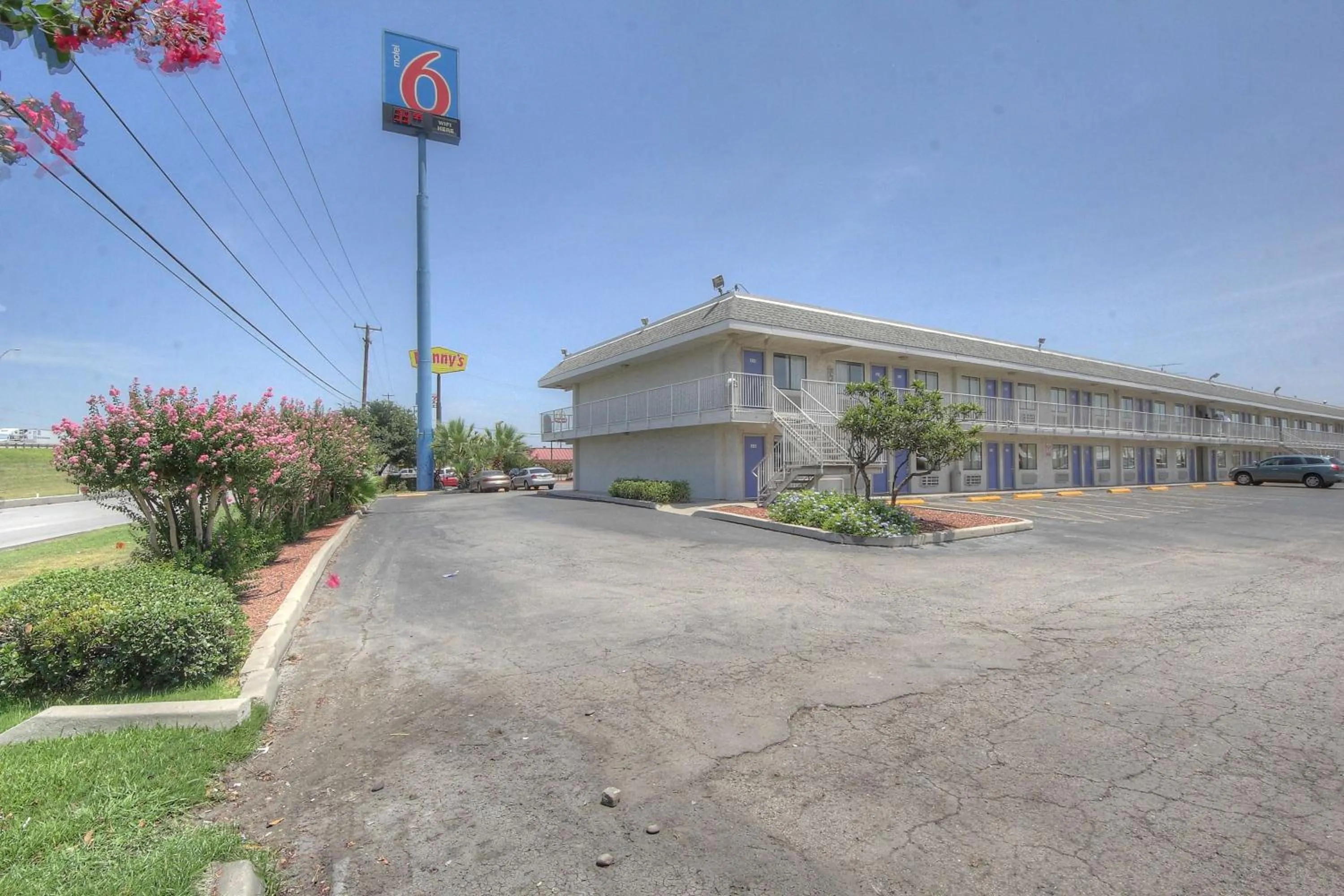 Property building in Motel 6-San Antonio, TX - Fort Sam Houston