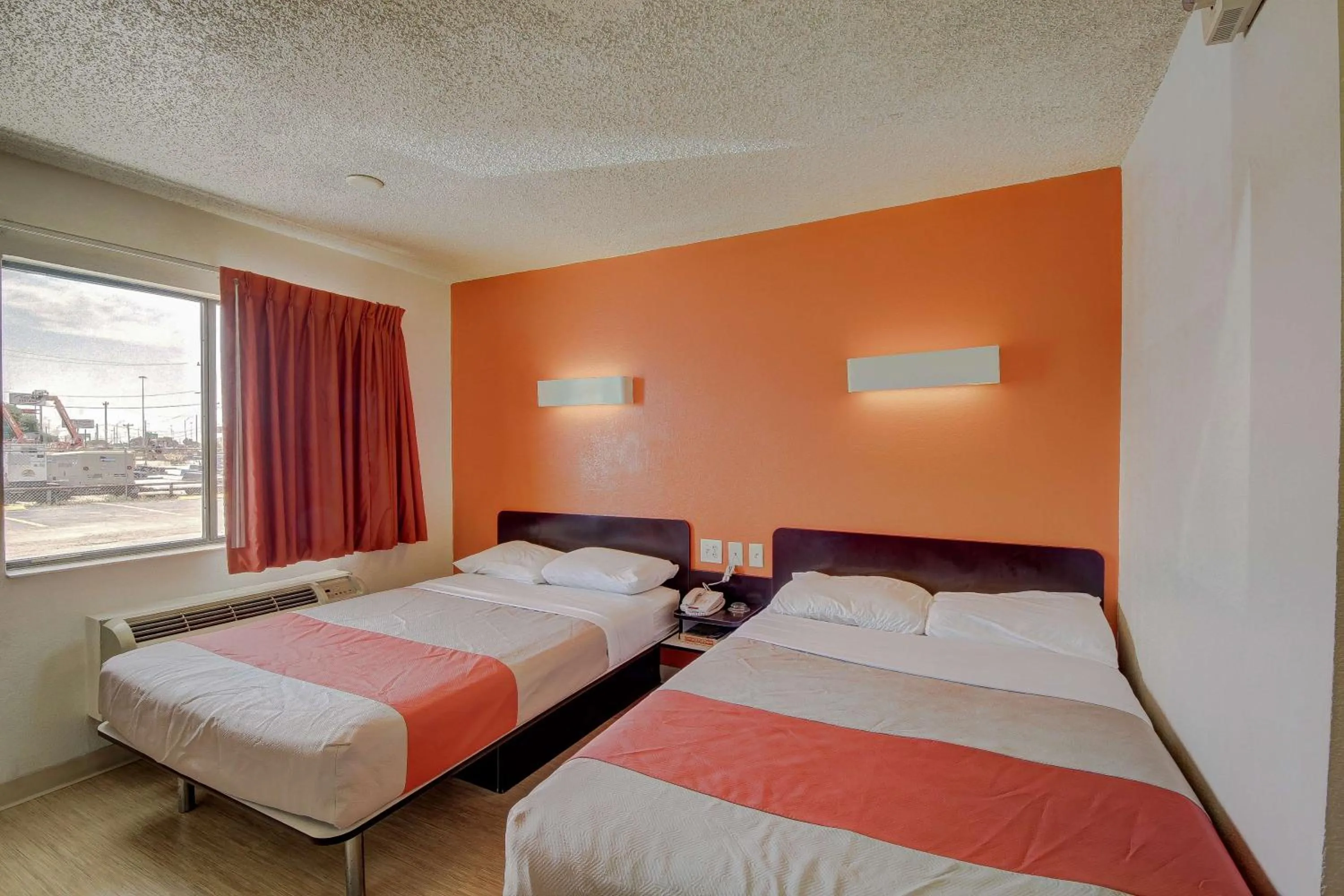 Bedroom, Bed in Motel 6-San Antonio, TX - Fort Sam Houston