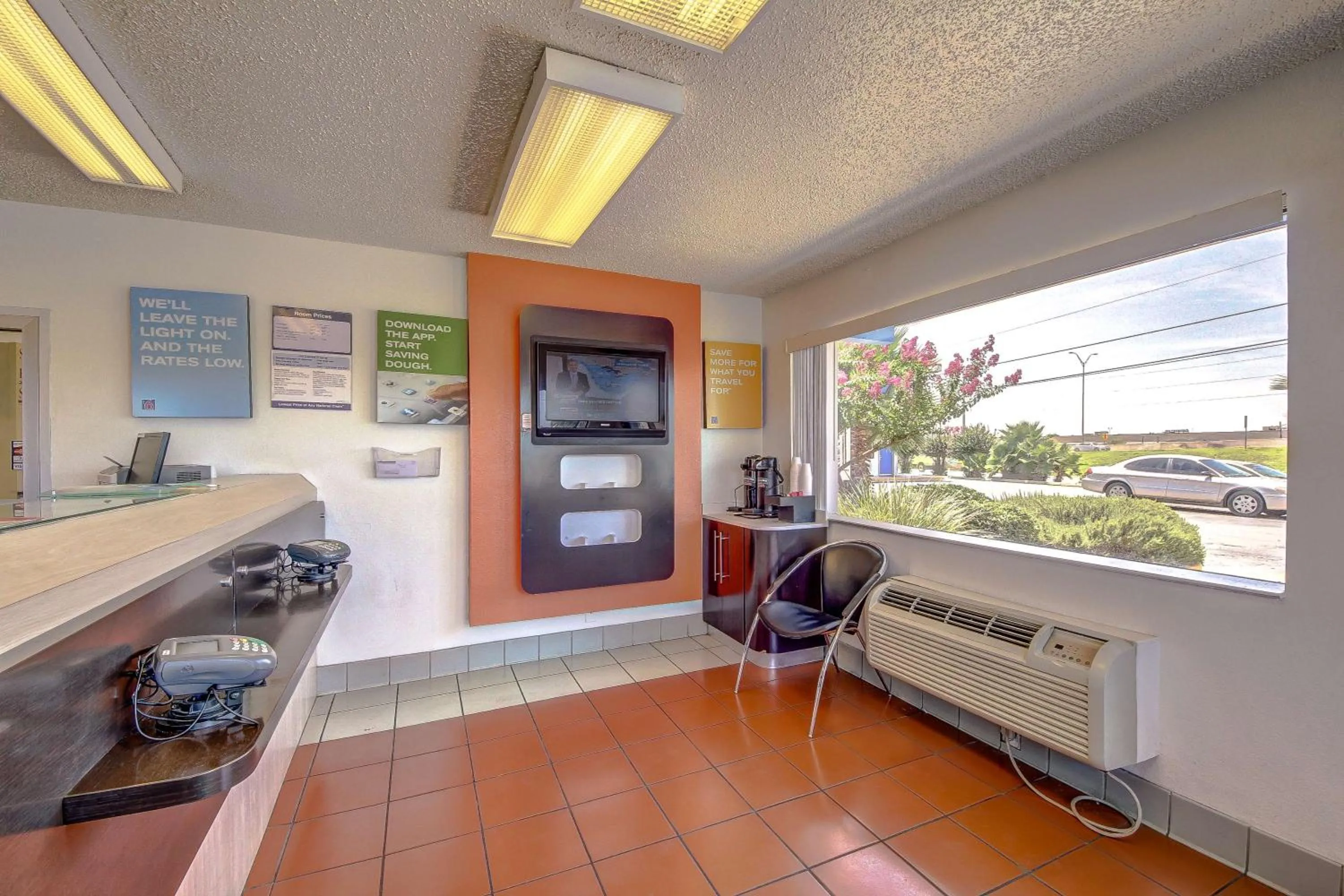 TV and multimedia in Motel 6-San Antonio, TX - Fort Sam Houston