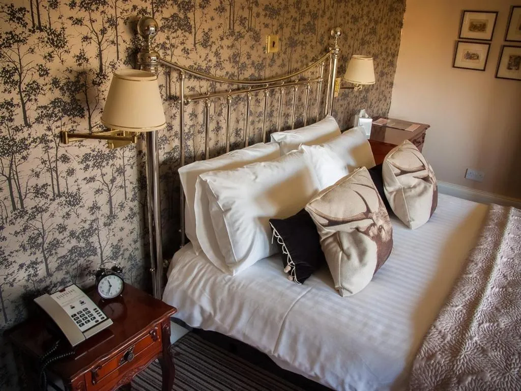 Bedroom, Bed in Eslington Villa