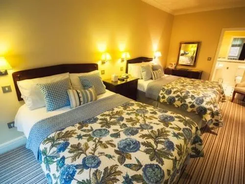 Bedroom, Bed in Eslington Villa