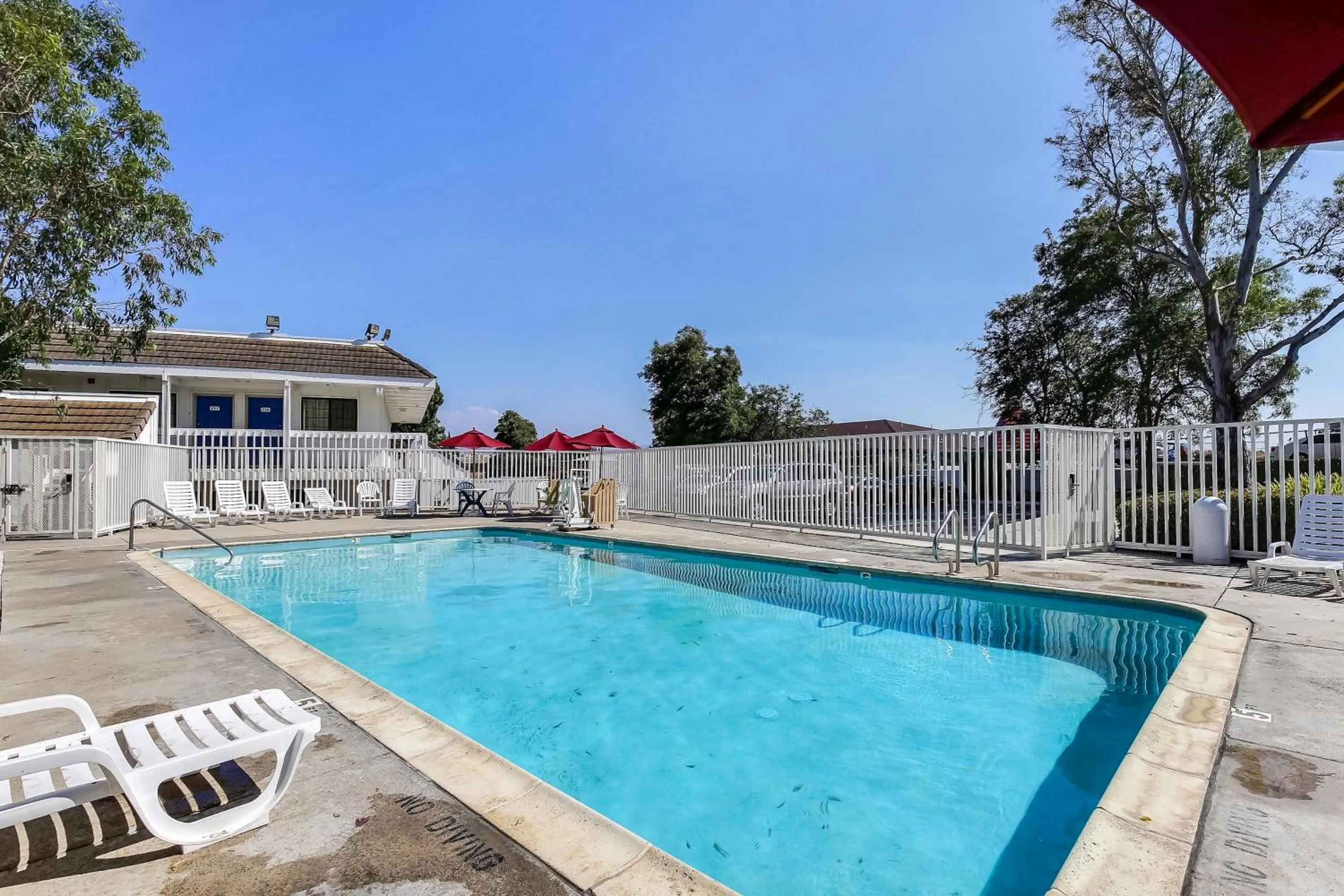 Swimming pool in Park Inn by Radisson, Livermore