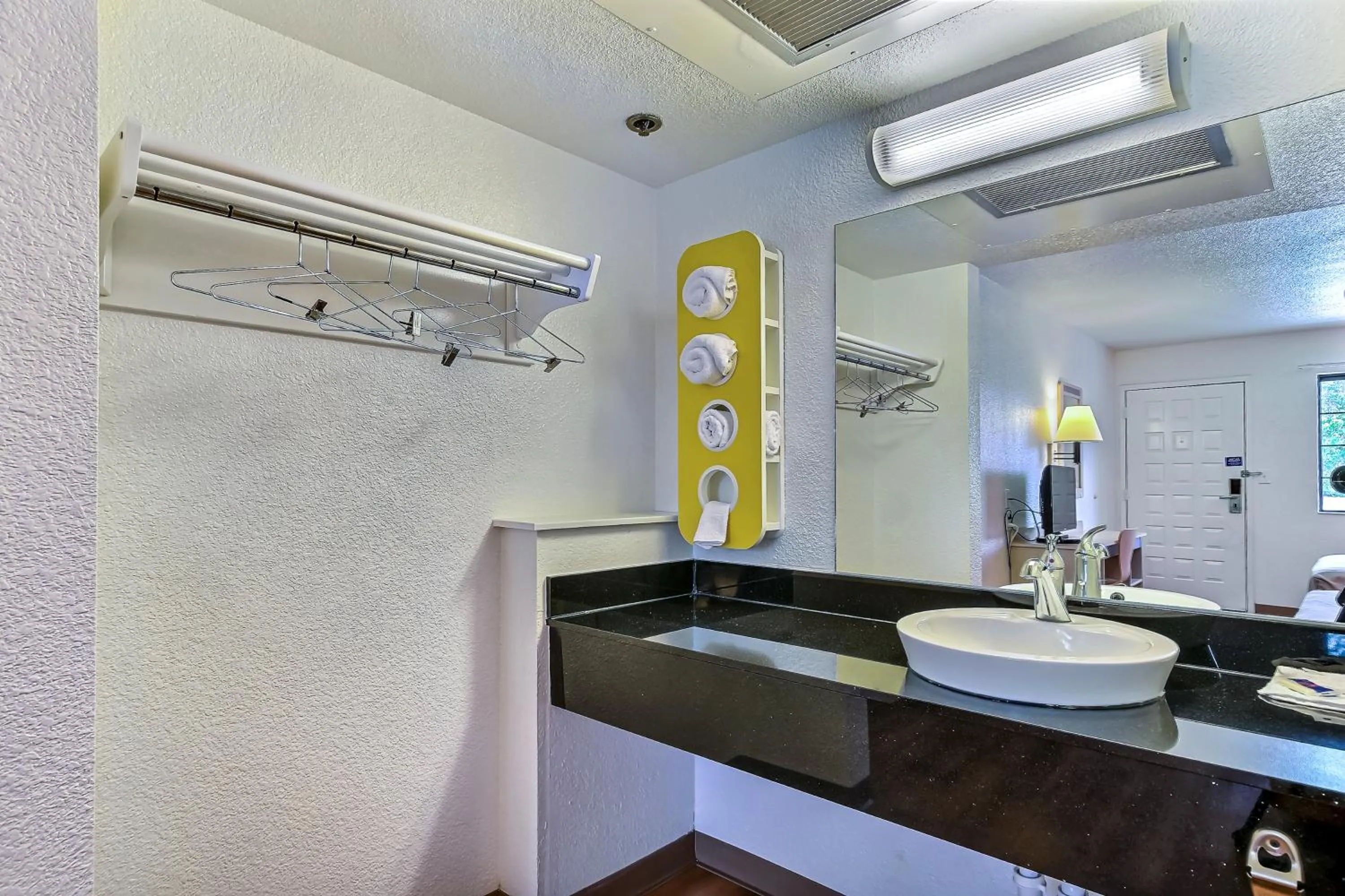 Bathroom in Park Inn by Radisson, Livermore