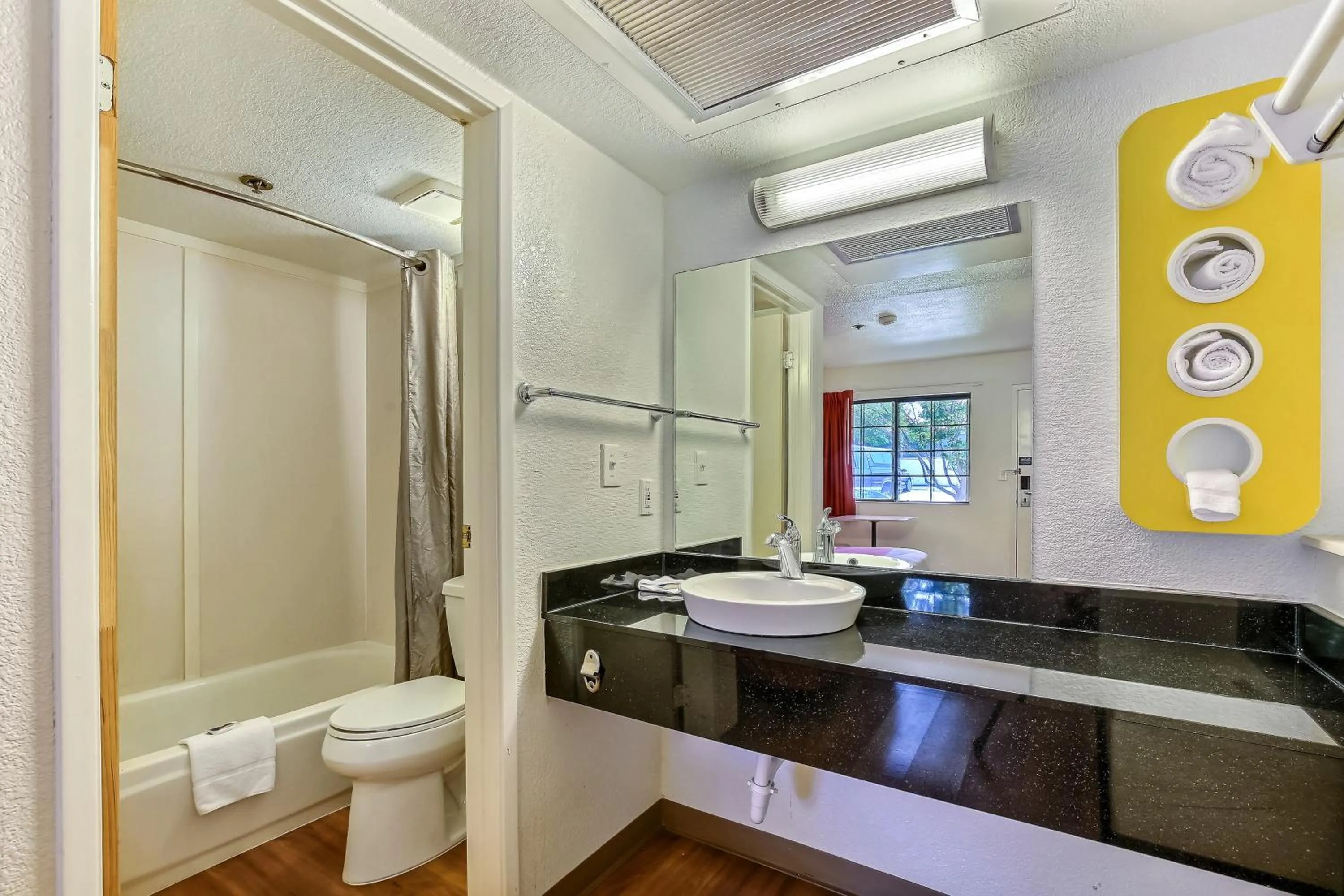 Bathroom in Park Inn by Radisson, Livermore