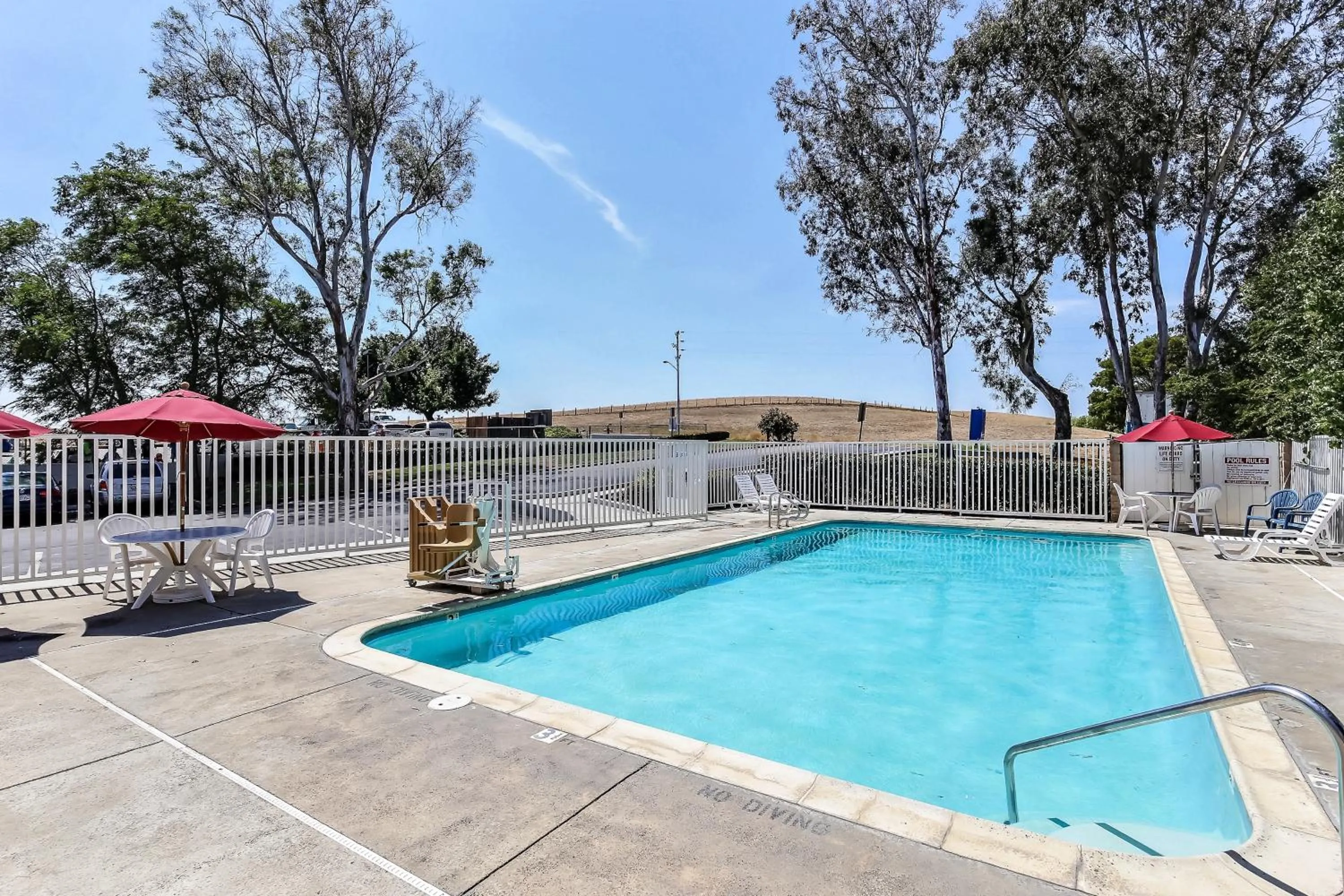 Swimming pool in Park Inn by Radisson, Livermore